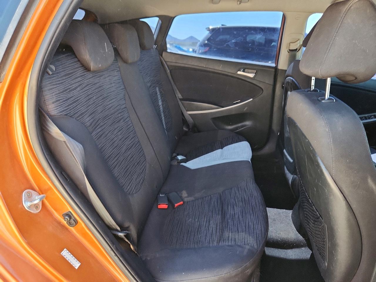 2017 Hyundai Accent Se Оранжевый vin: KMHCT5AEXHU311611
