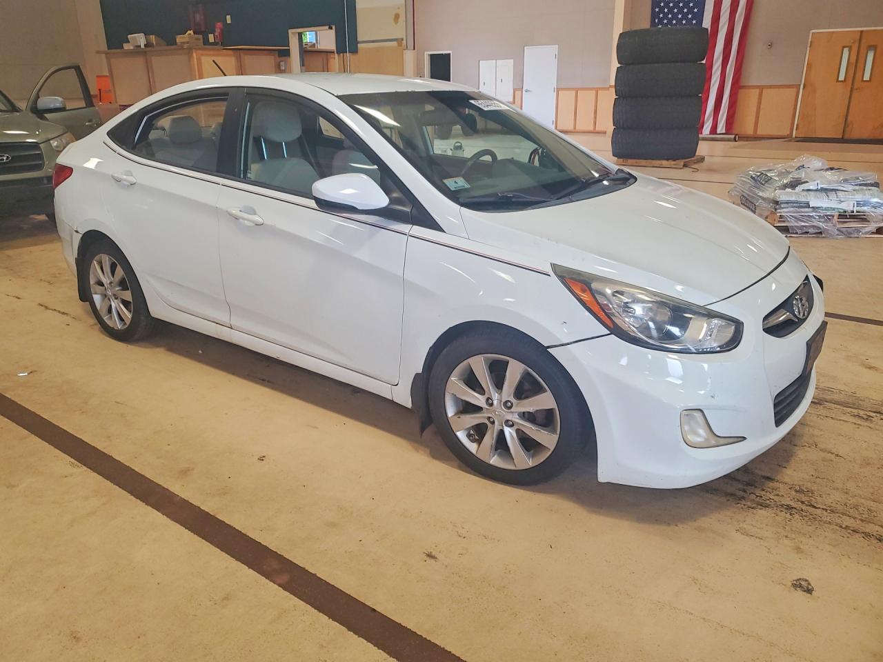 2012 Hyundai Accent Gls White vin: KMHCU4AE0CU070156