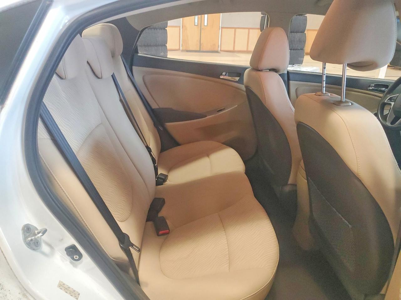 2012 Hyundai Accent Gls White vin: KMHCU4AE0CU070156