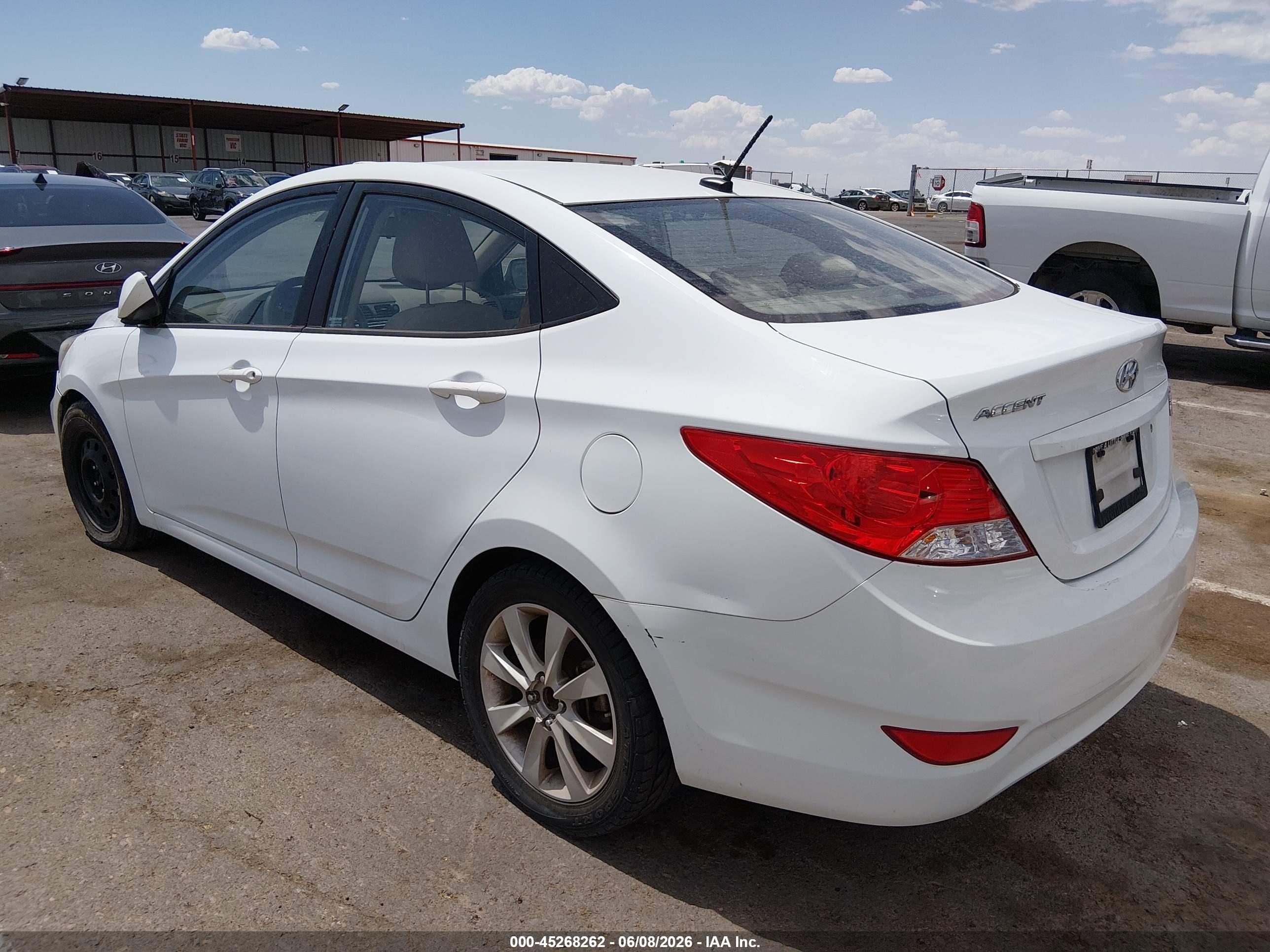 2012 Hyundai Accent Gls White vin: KMHCU4AE0CU184383