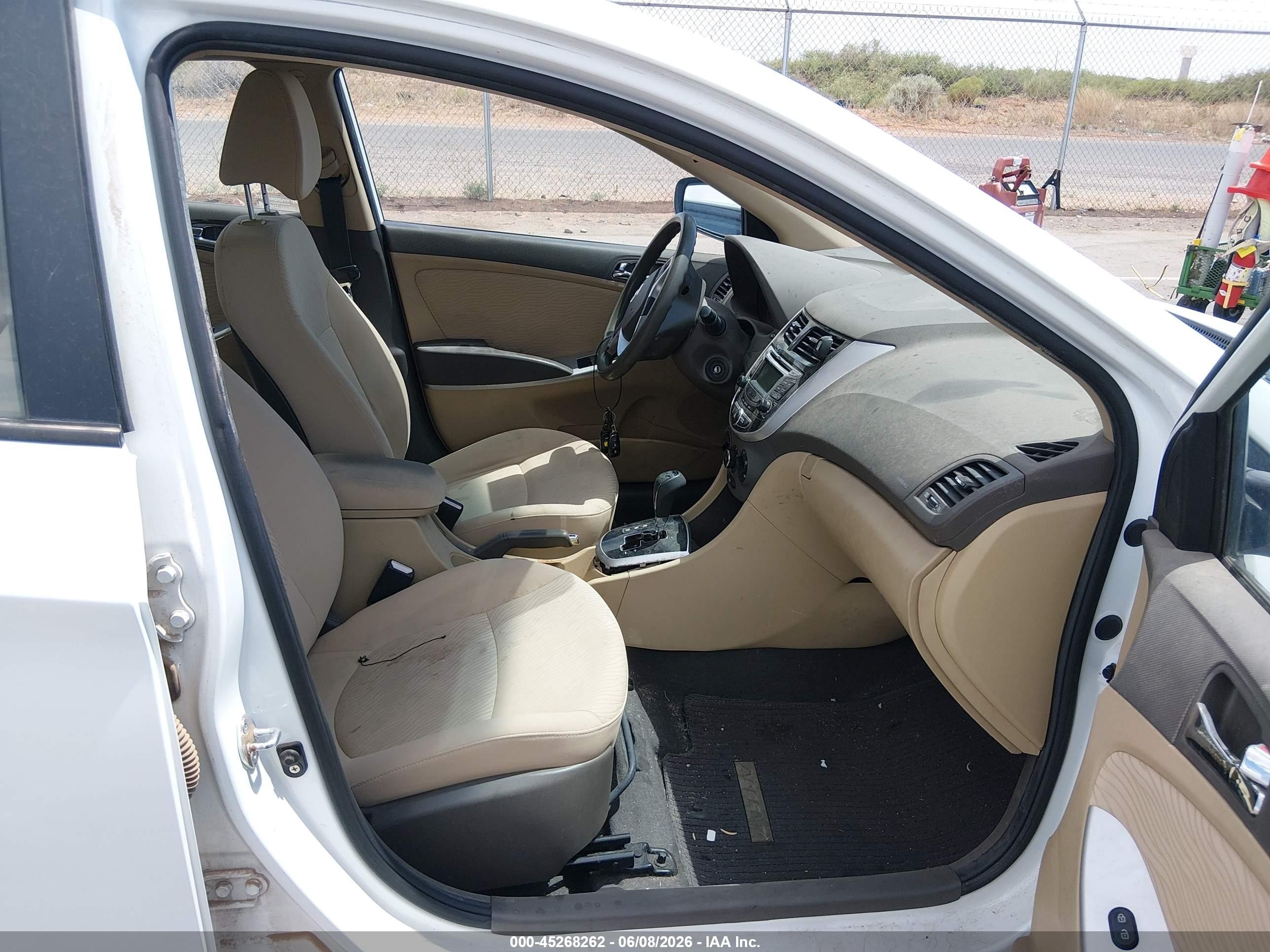 2012 Hyundai Accent Gls White vin: KMHCU4AE0CU184383