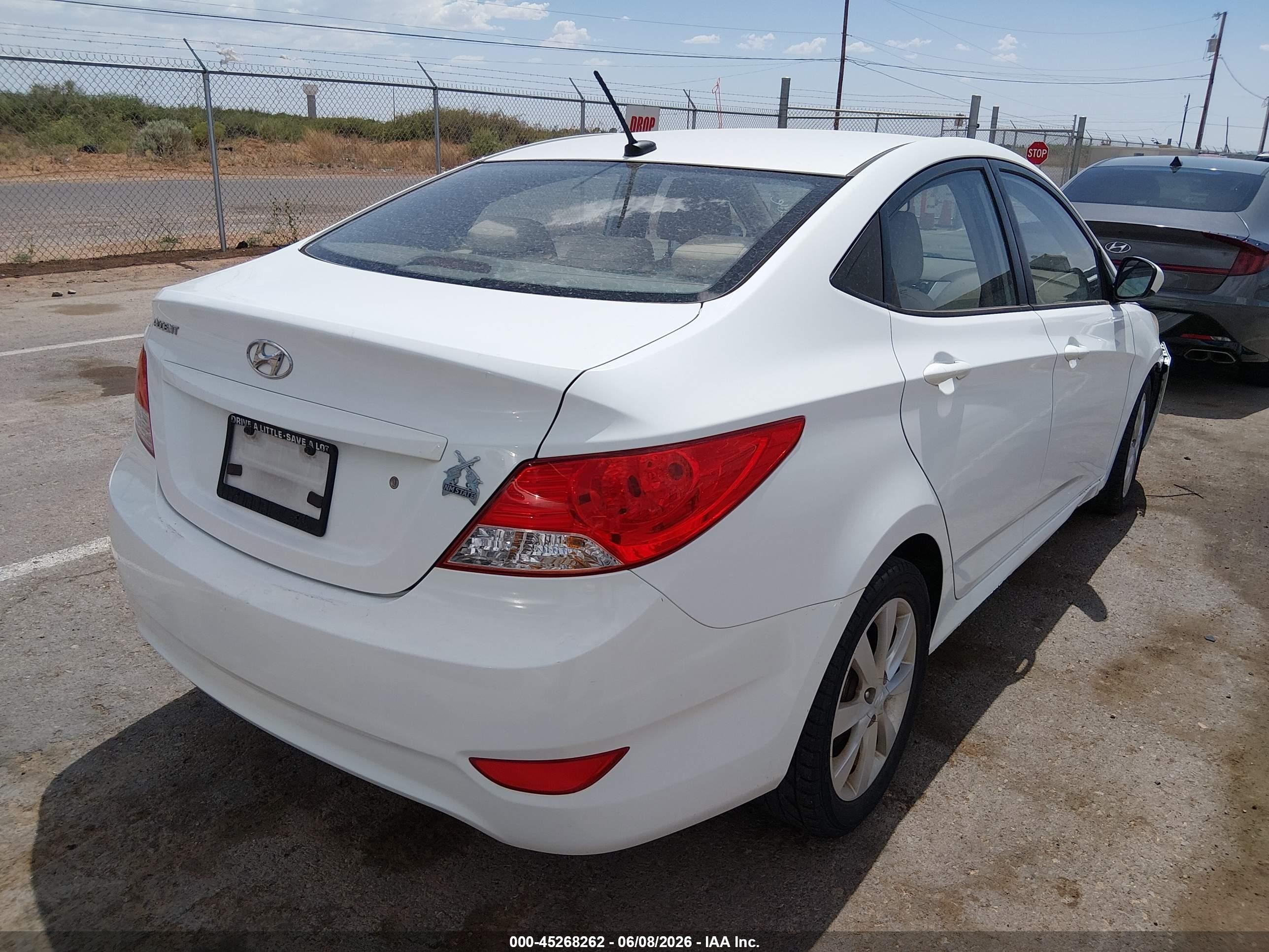 2012 Hyundai Accent Gls White vin: KMHCU4AE0CU184383