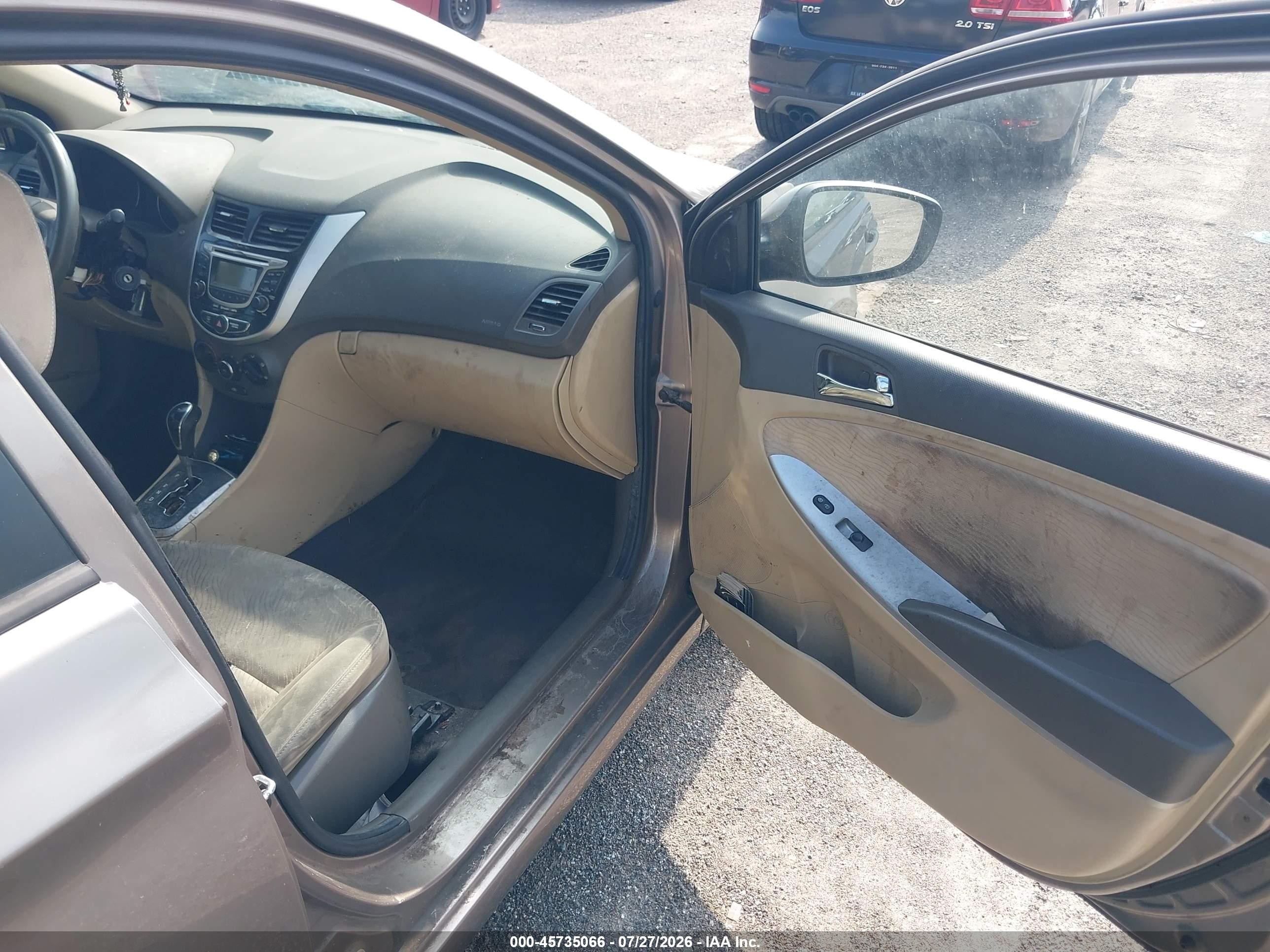 2012 Hyundai Accent Gls Beige vin: KMHCU4AE0CU196453