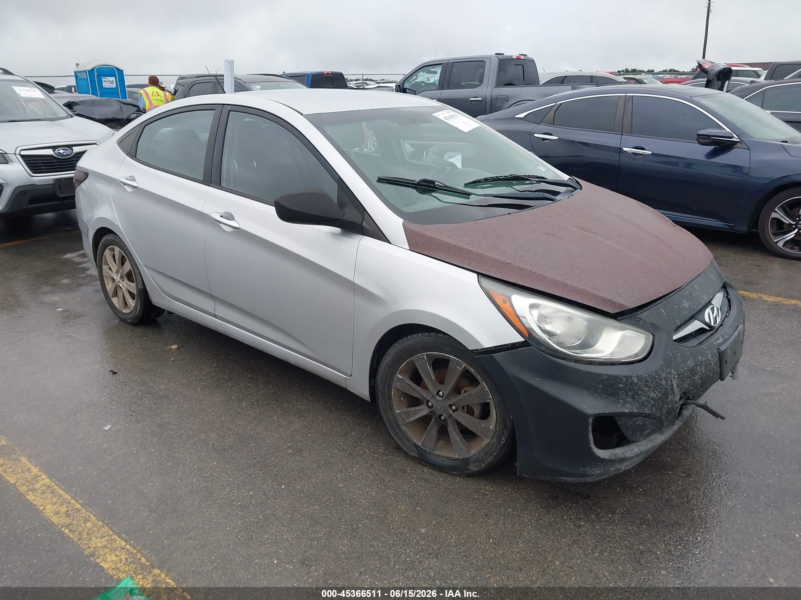 2012 Hyundai Accent Gls Silver vin: KMHCU4AE0CU235915