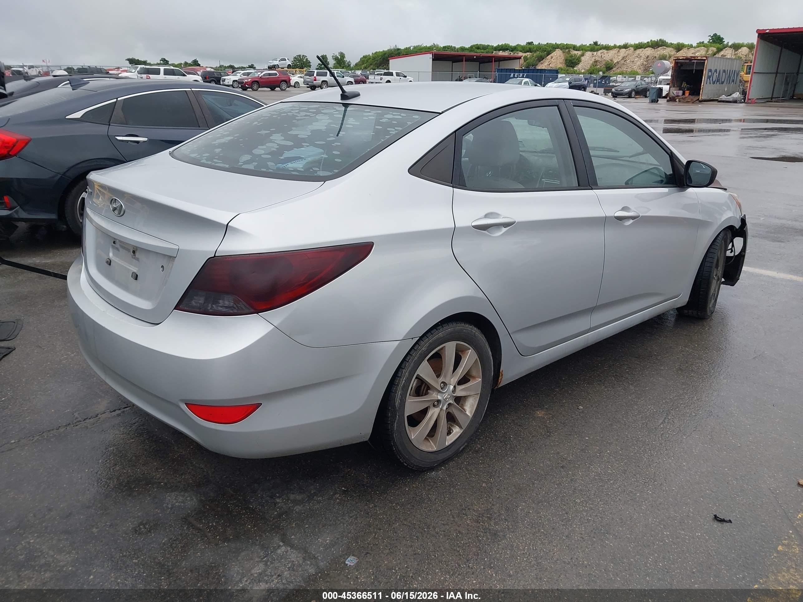2012 Hyundai Accent Gls Silver vin: KMHCU4AE0CU235915