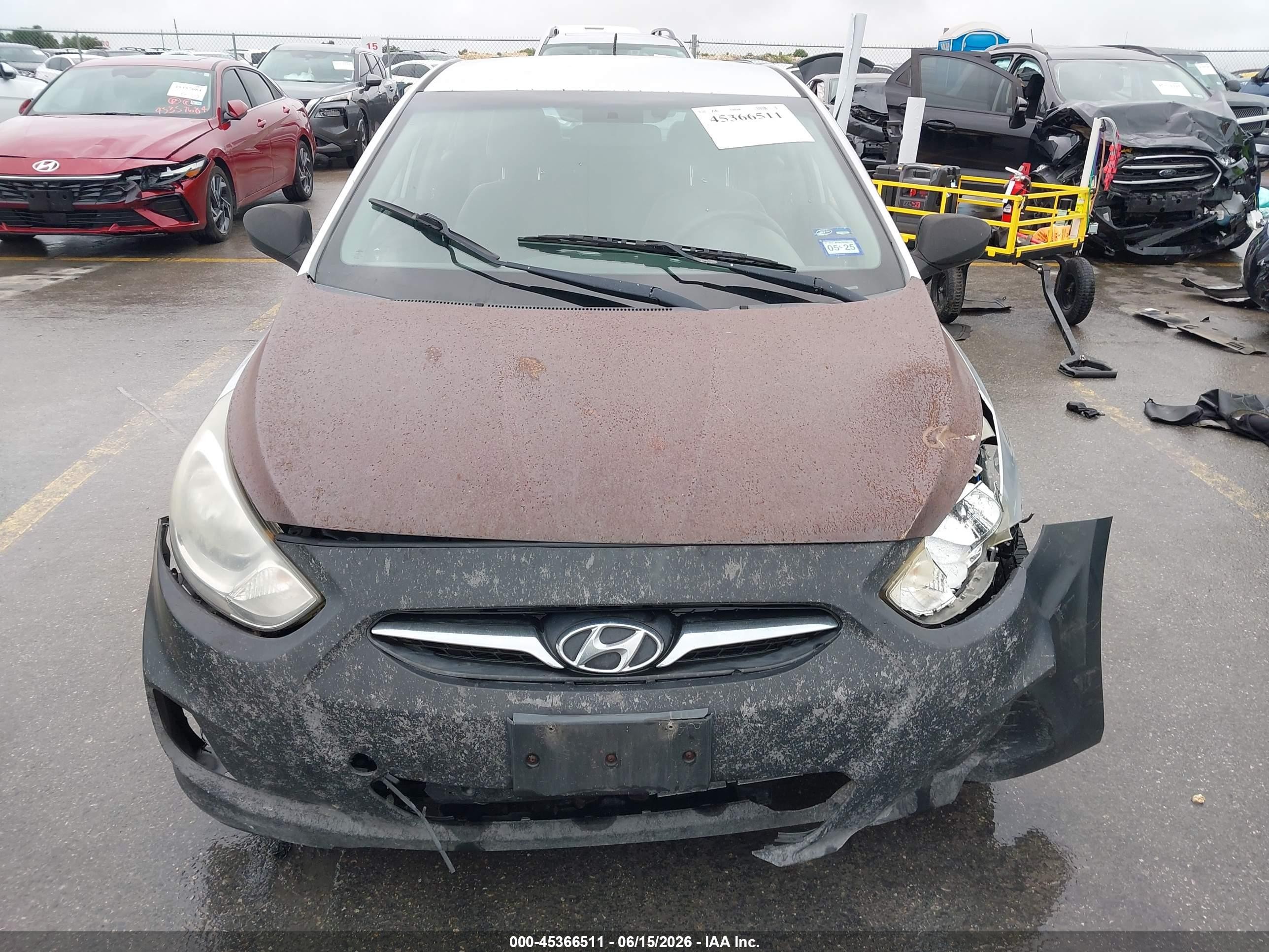 2012 Hyundai Accent Gls Silver vin: KMHCU4AE0CU235915
