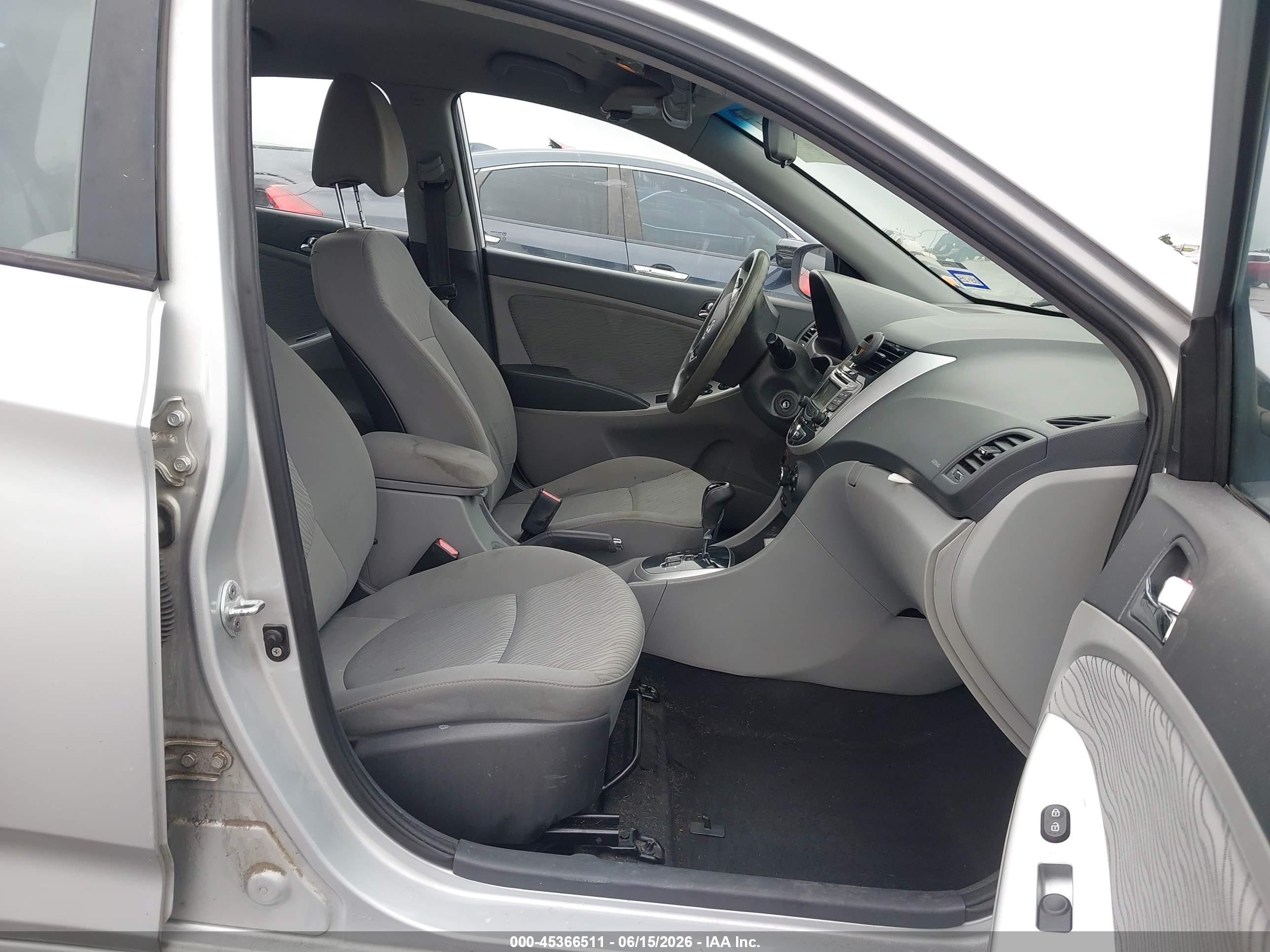 2012 Hyundai Accent Gls Silver vin: KMHCU4AE0CU235915