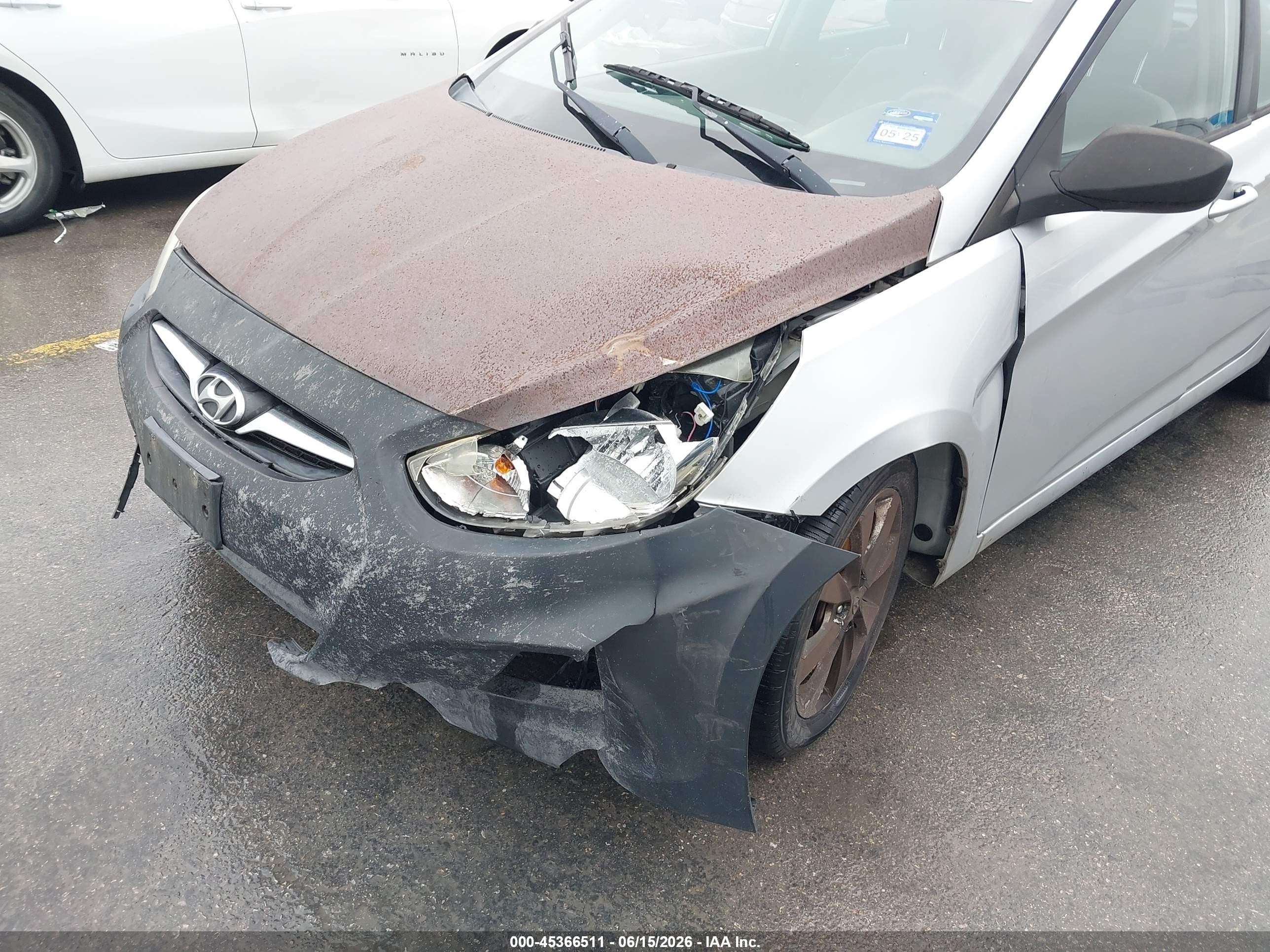 2012 Hyundai Accent Gls Silver vin: KMHCU4AE0CU235915
