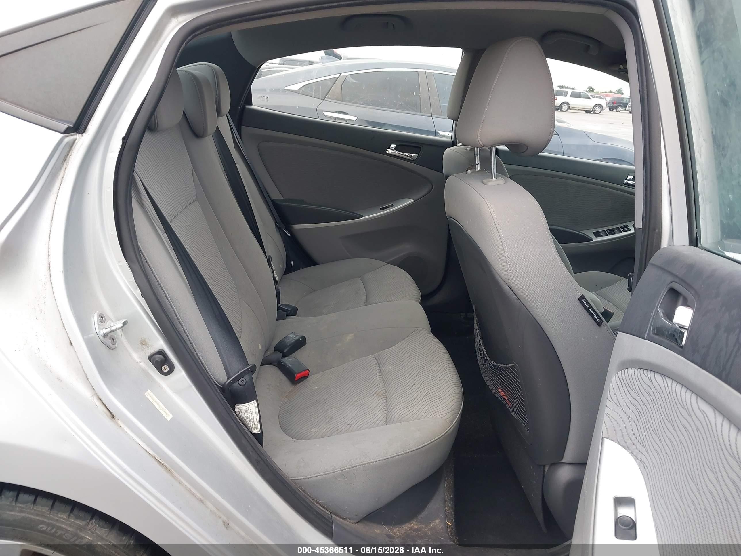2012 Hyundai Accent Gls Silver vin: KMHCU4AE0CU235915