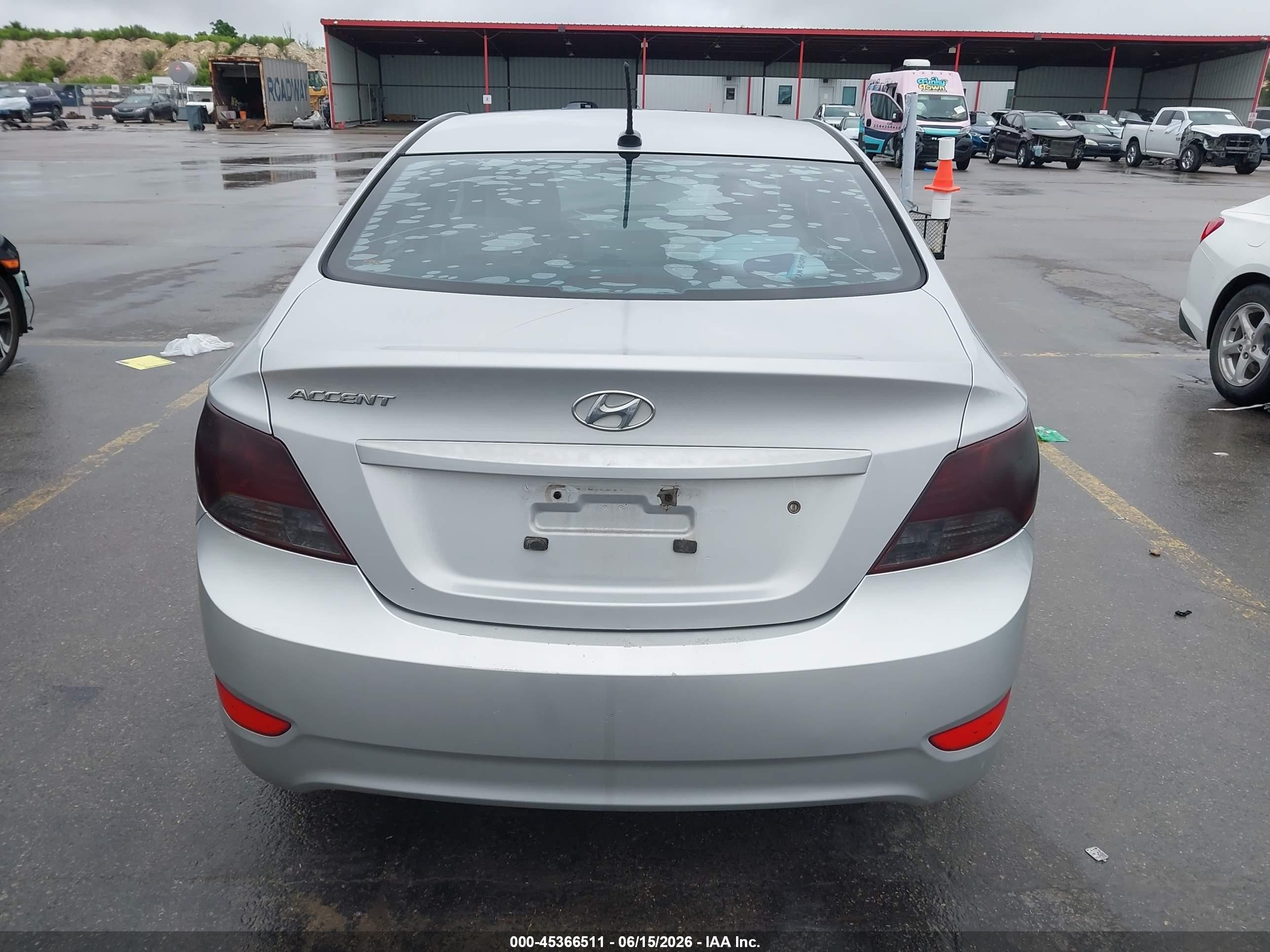 2012 Hyundai Accent Gls Silver vin: KMHCU4AE0CU235915