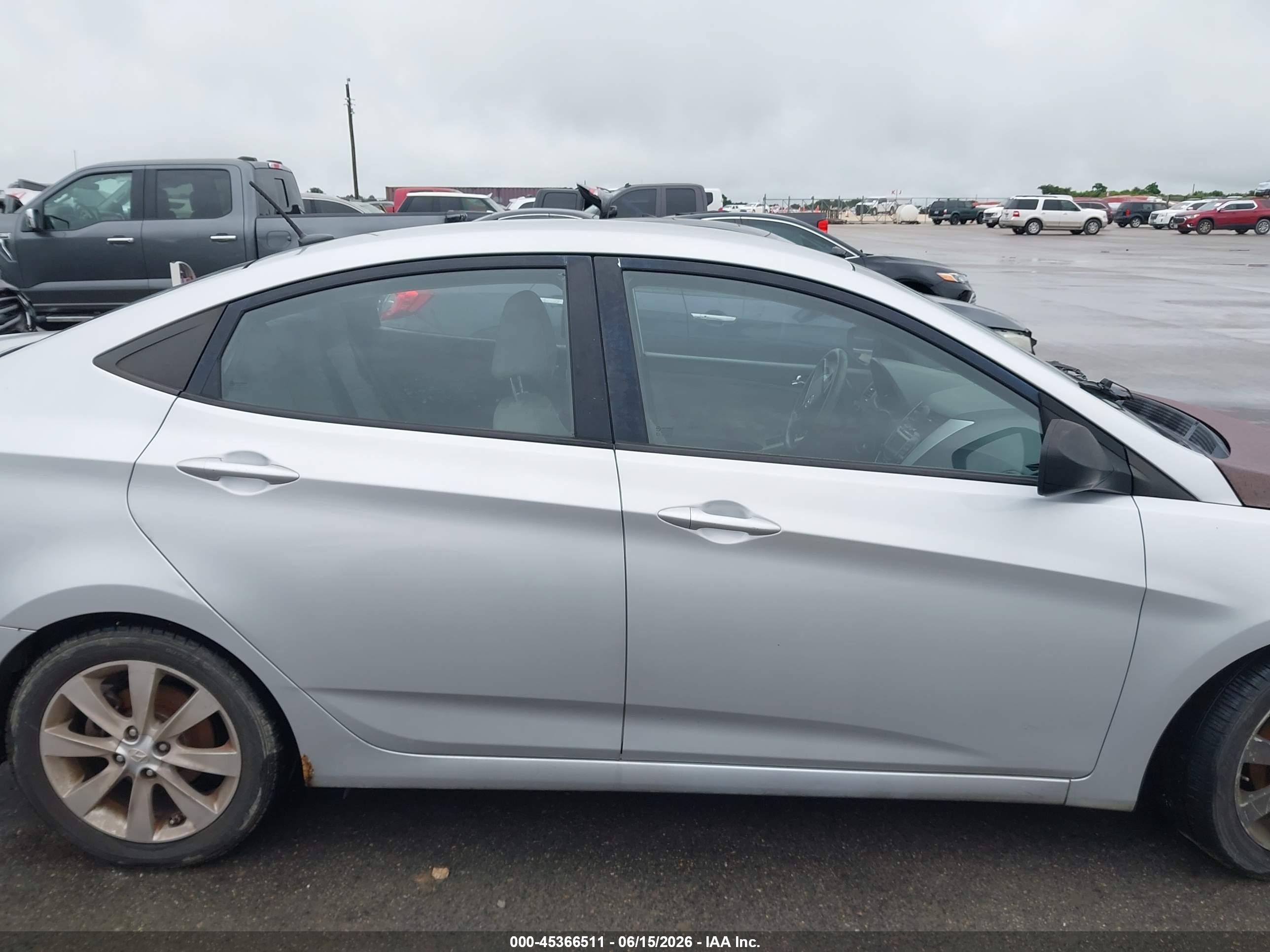 2012 Hyundai Accent Gls Silver vin: KMHCU4AE0CU235915