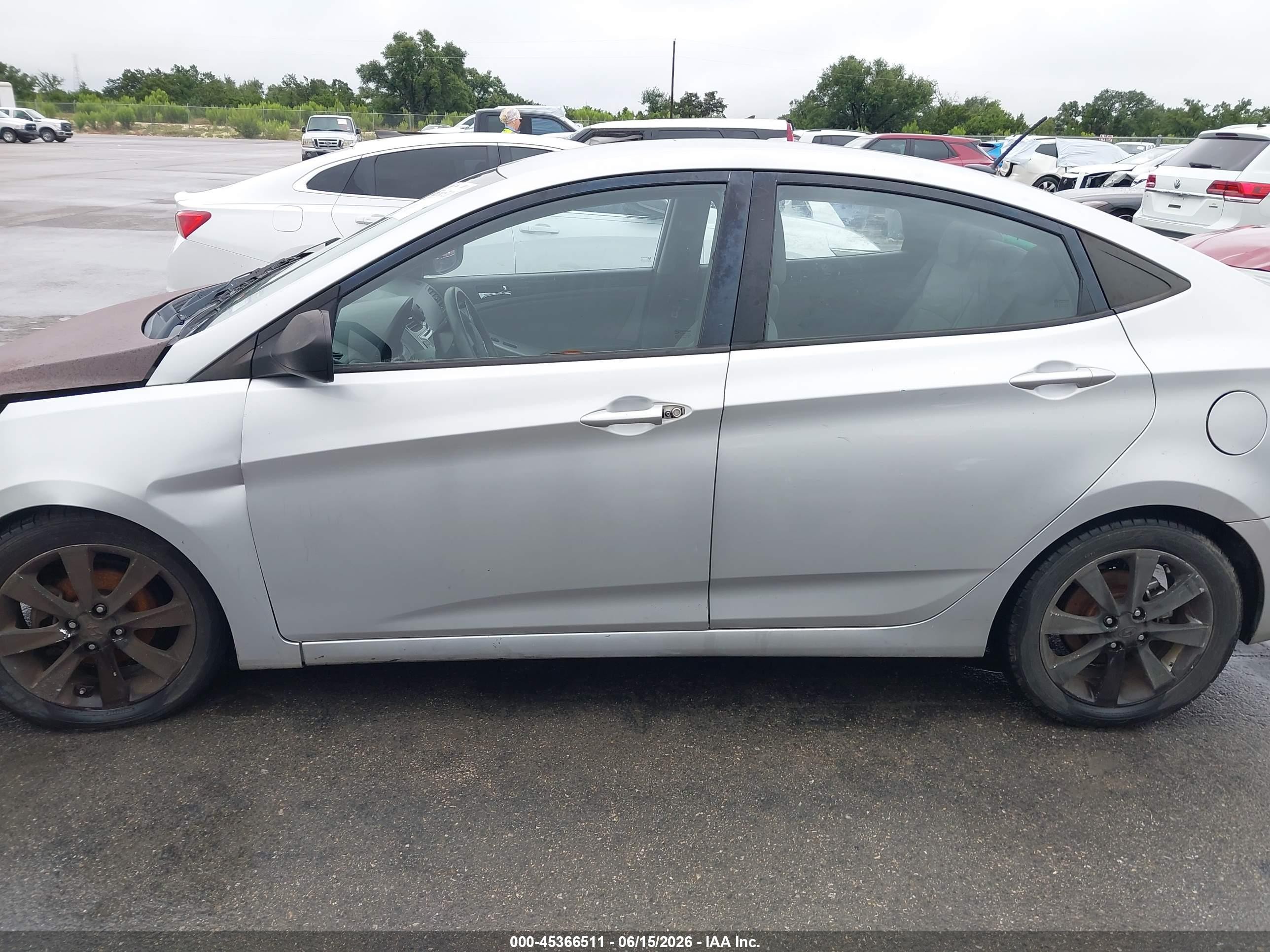 2012 Hyundai Accent Gls Silver vin: KMHCU4AE0CU235915