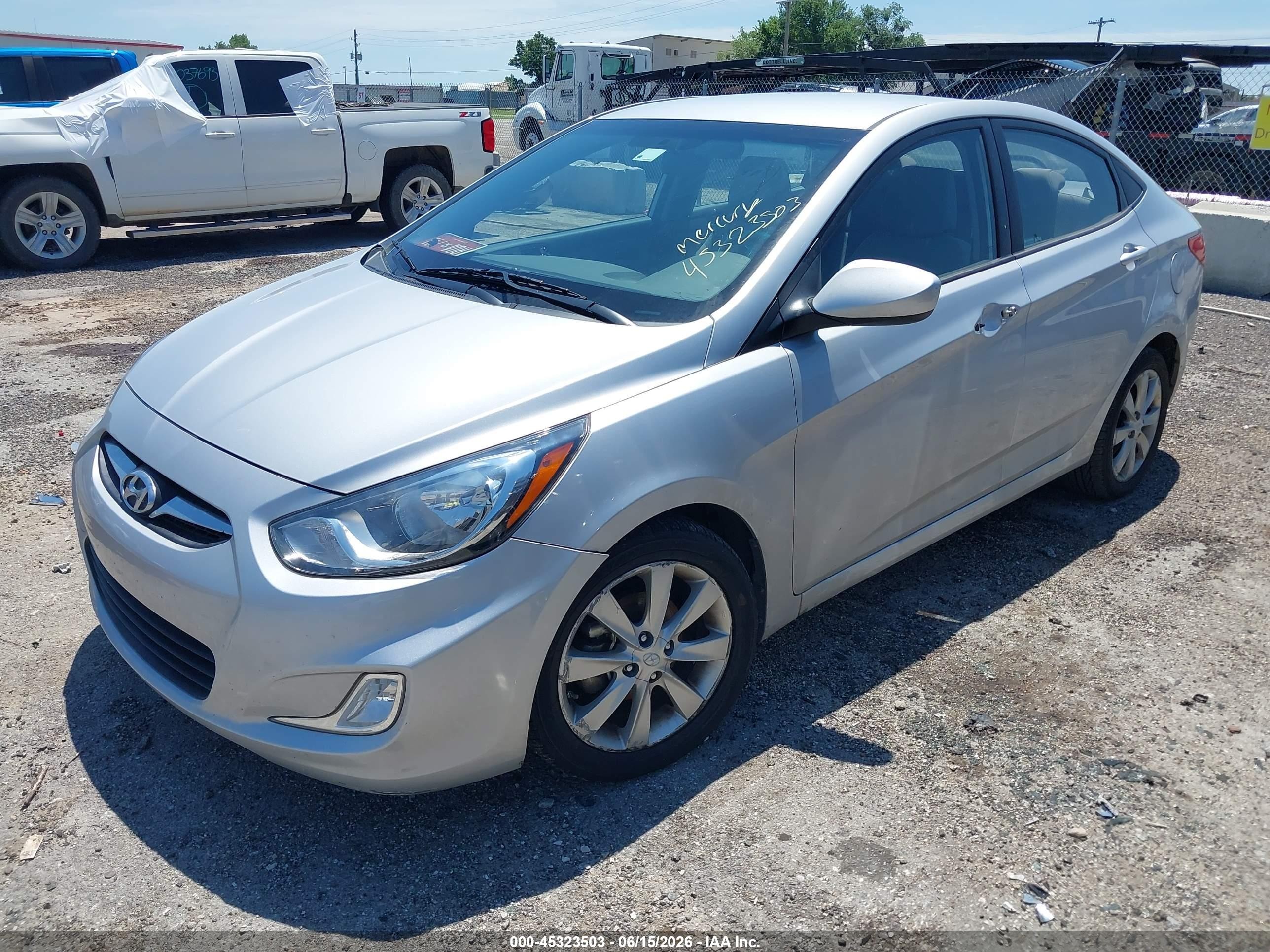 2013 Hyundai Accent Gls Silver vin: KMHCU4AE0DU298109