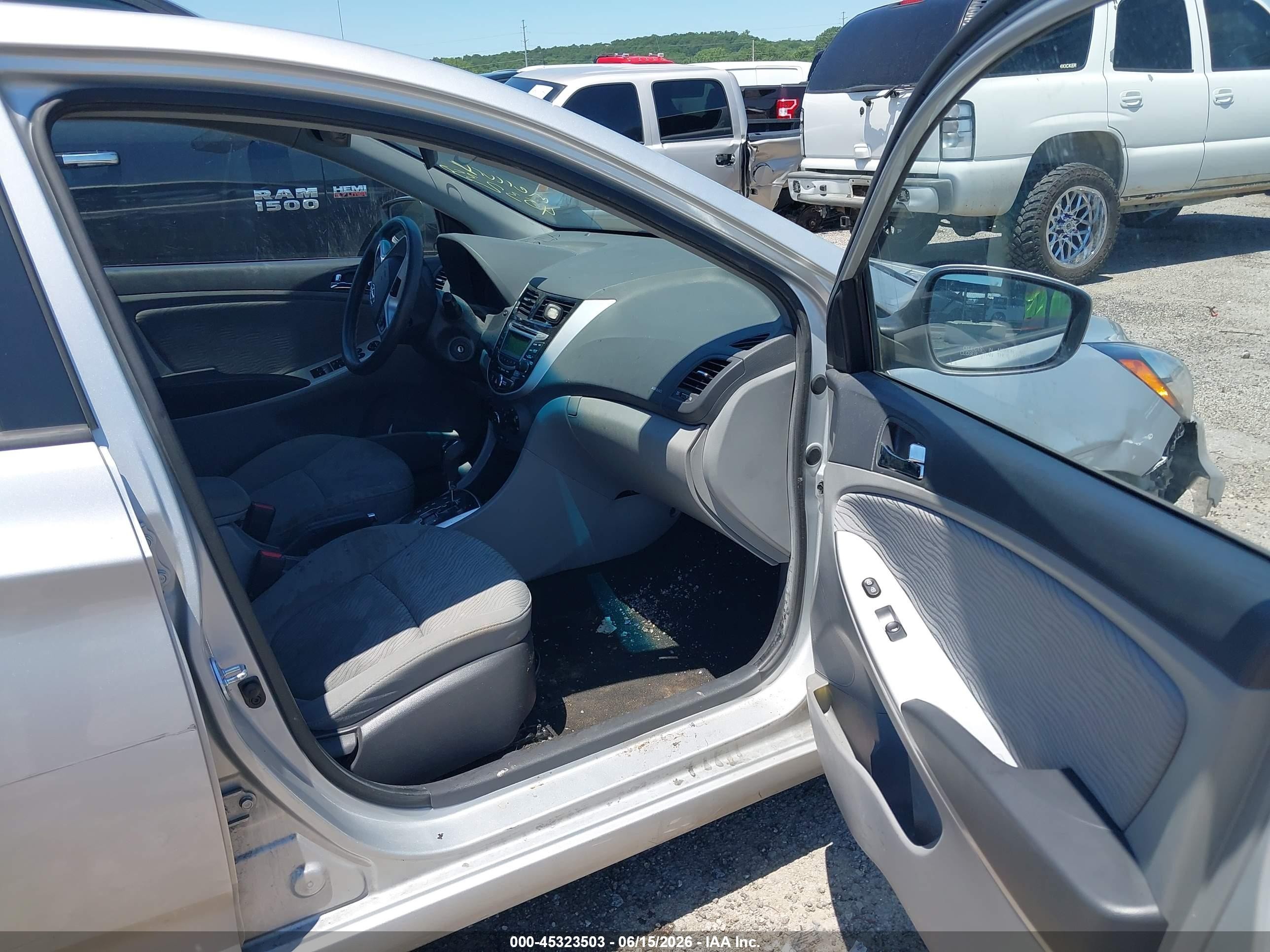 2013 Hyundai Accent Gls Silver vin: KMHCU4AE0DU298109