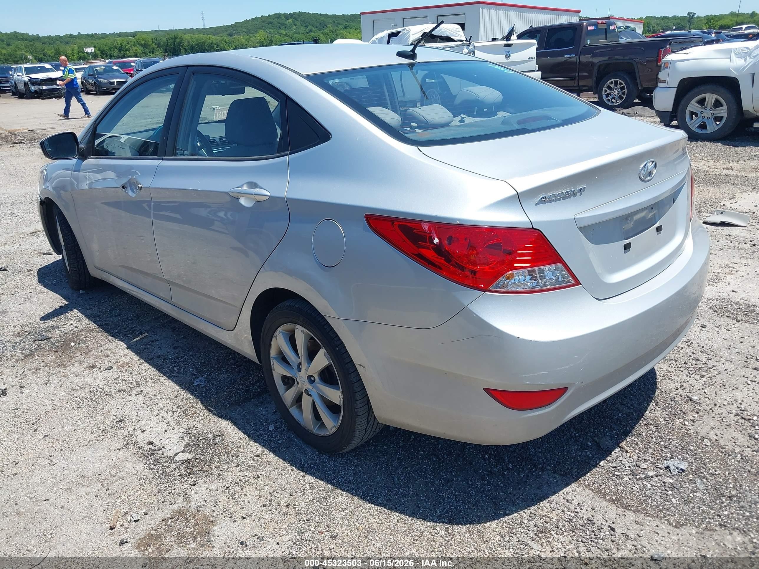 2013 Hyundai Accent Gls Silver vin: KMHCU4AE0DU298109