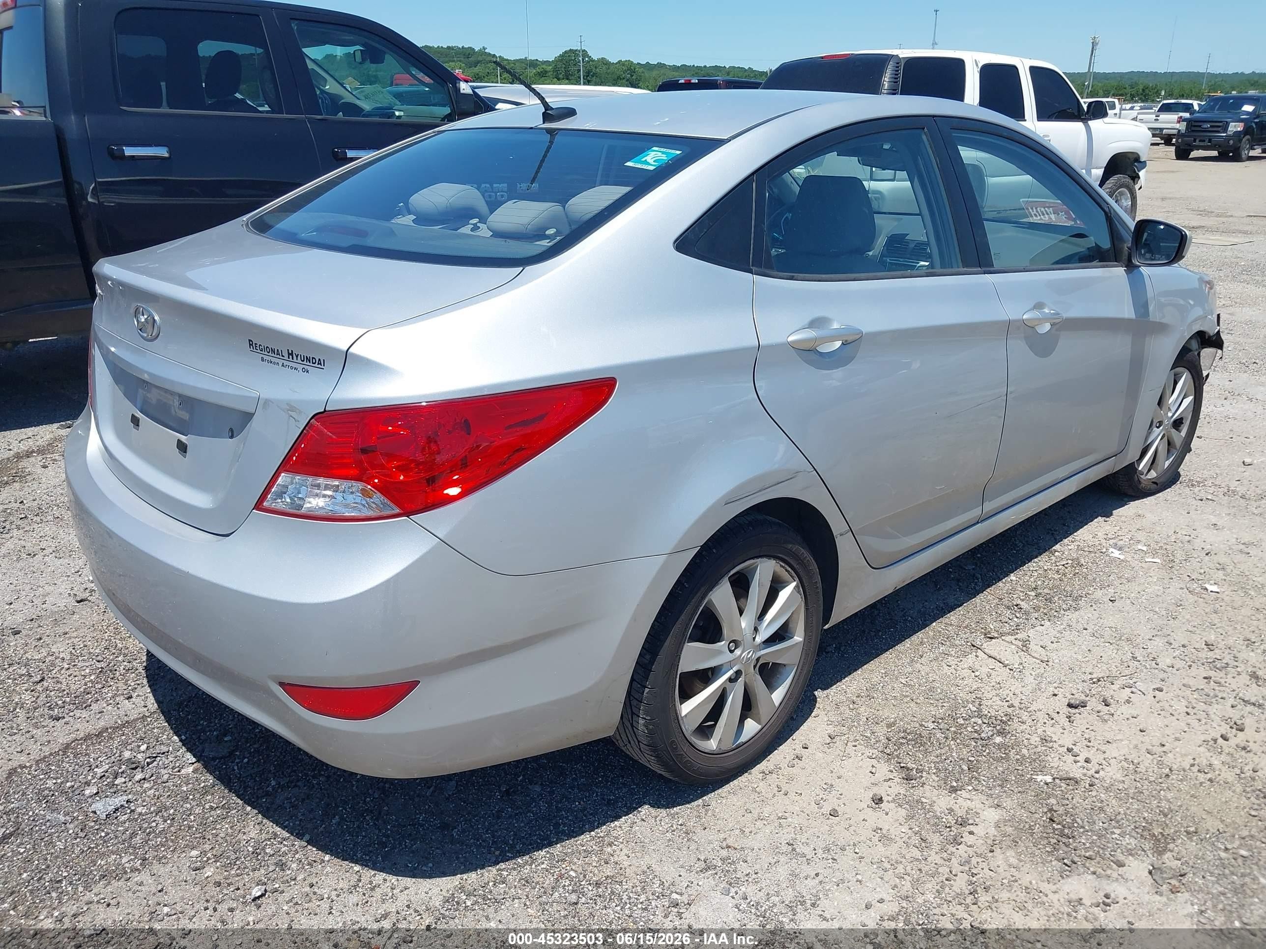 2013 Hyundai Accent Gls Silver vin: KMHCU4AE0DU298109