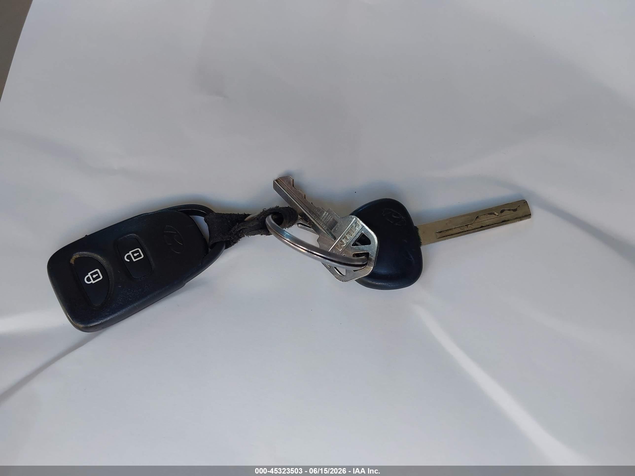 2013 Hyundai Accent Gls Silver vin: KMHCU4AE0DU298109