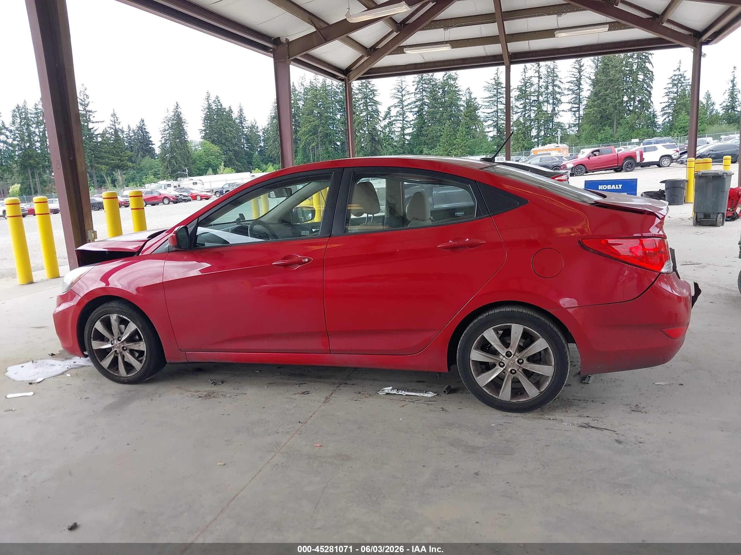 2013 Hyundai Accent Gls Red vin: KMHCU4AE0DU299440