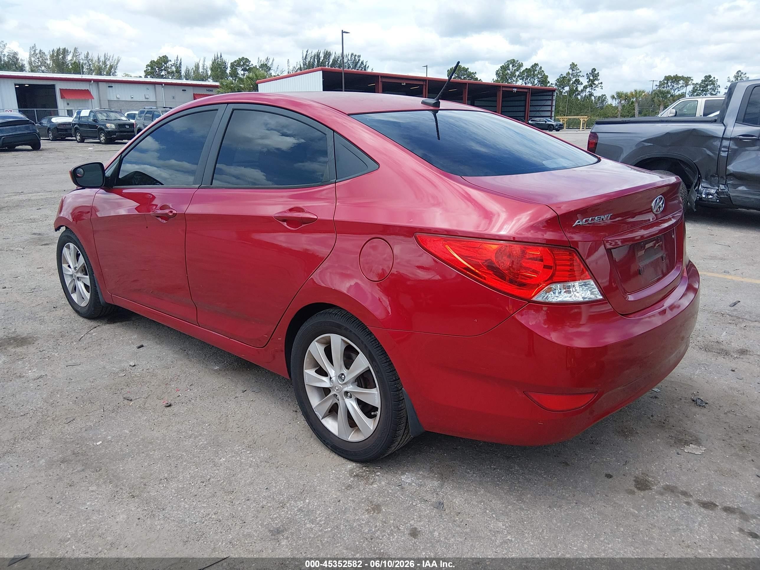 2013 Hyundai Accent Gls Red vin: KMHCU4AE0DU314812
