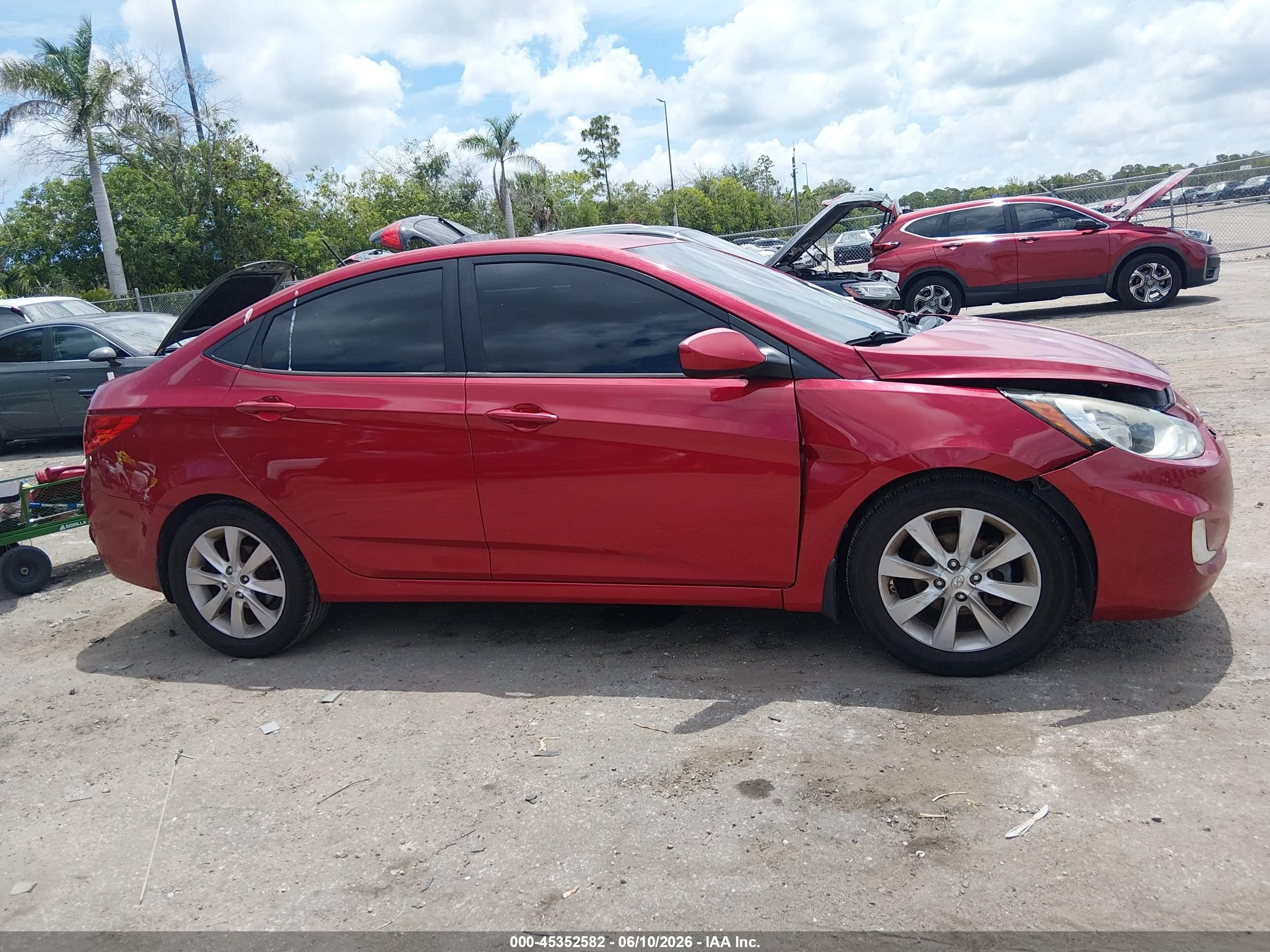 2013 Hyundai Accent Gls Red vin: KMHCU4AE0DU314812