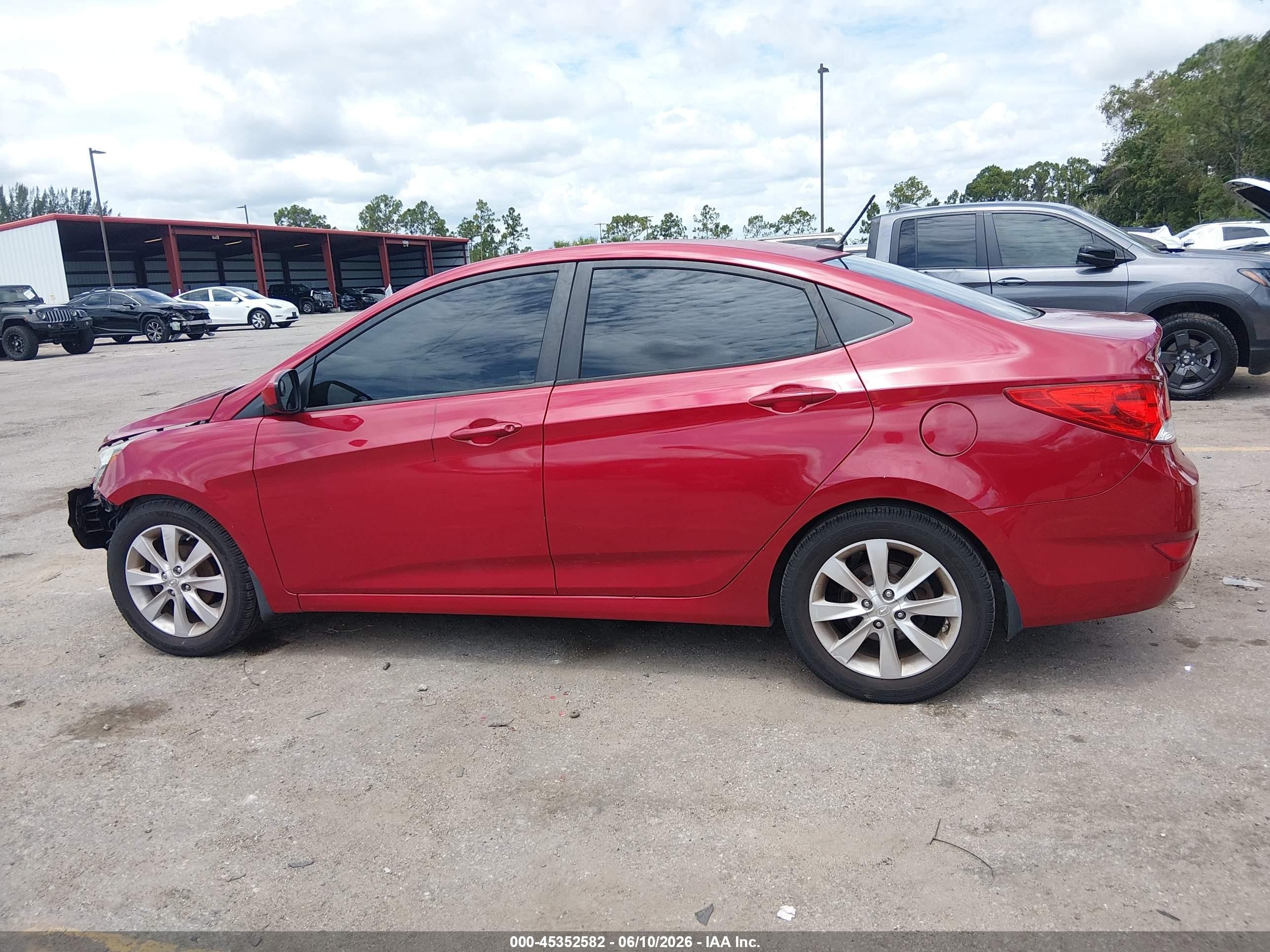 2013 Hyundai Accent Gls Red vin: KMHCU4AE0DU314812