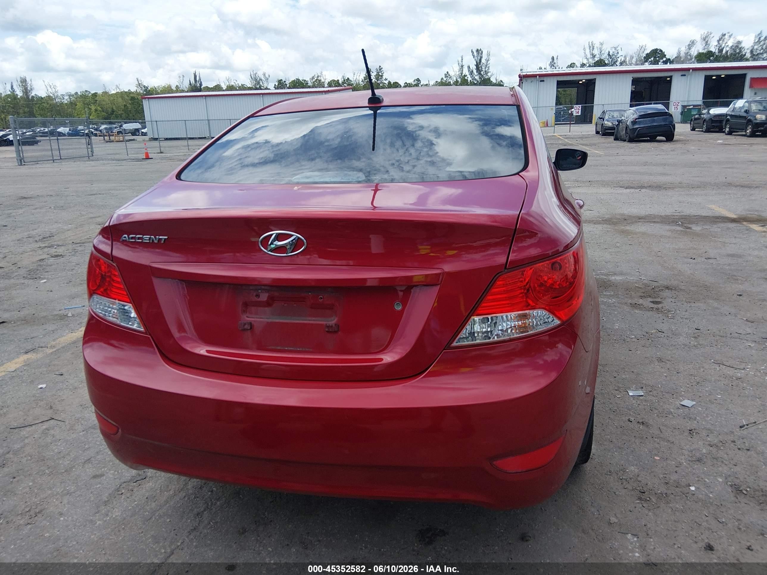 2013 Hyundai Accent Gls Red vin: KMHCU4AE0DU314812