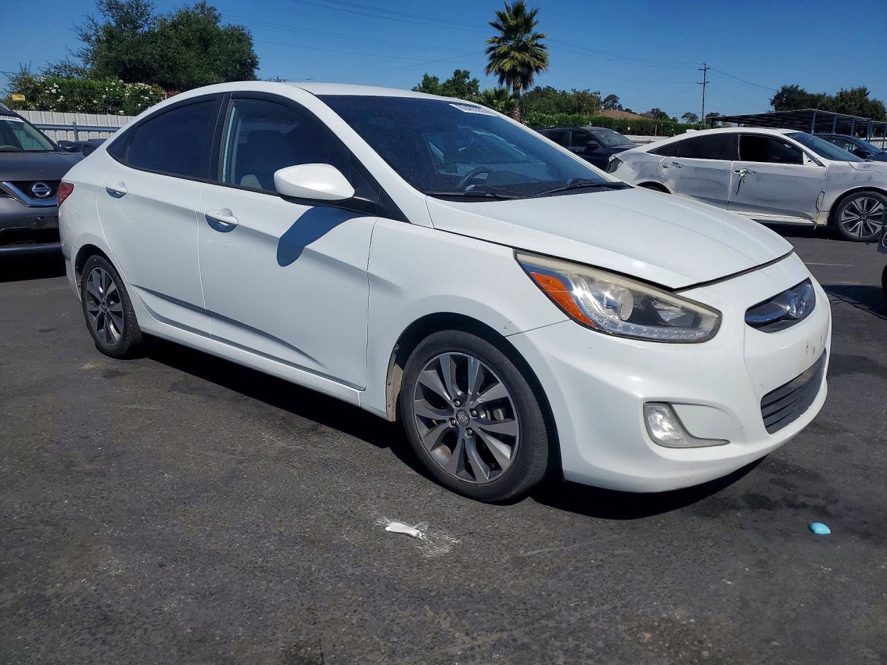 2015 Hyundai Accent Gls White vin: KMHCU4AE0FU923966