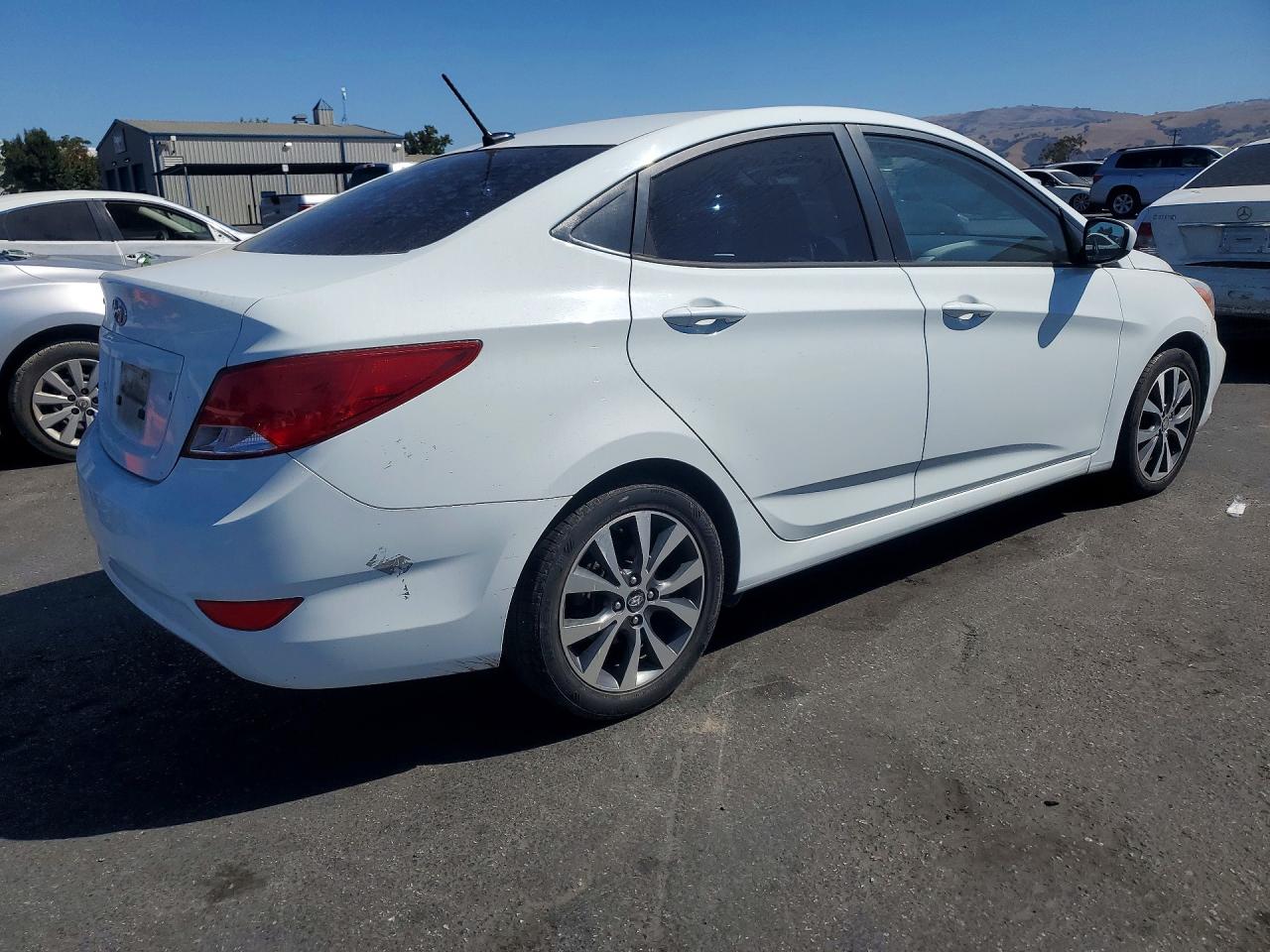 2015 Hyundai Accent Gls White vin: KMHCU4AE0FU923966