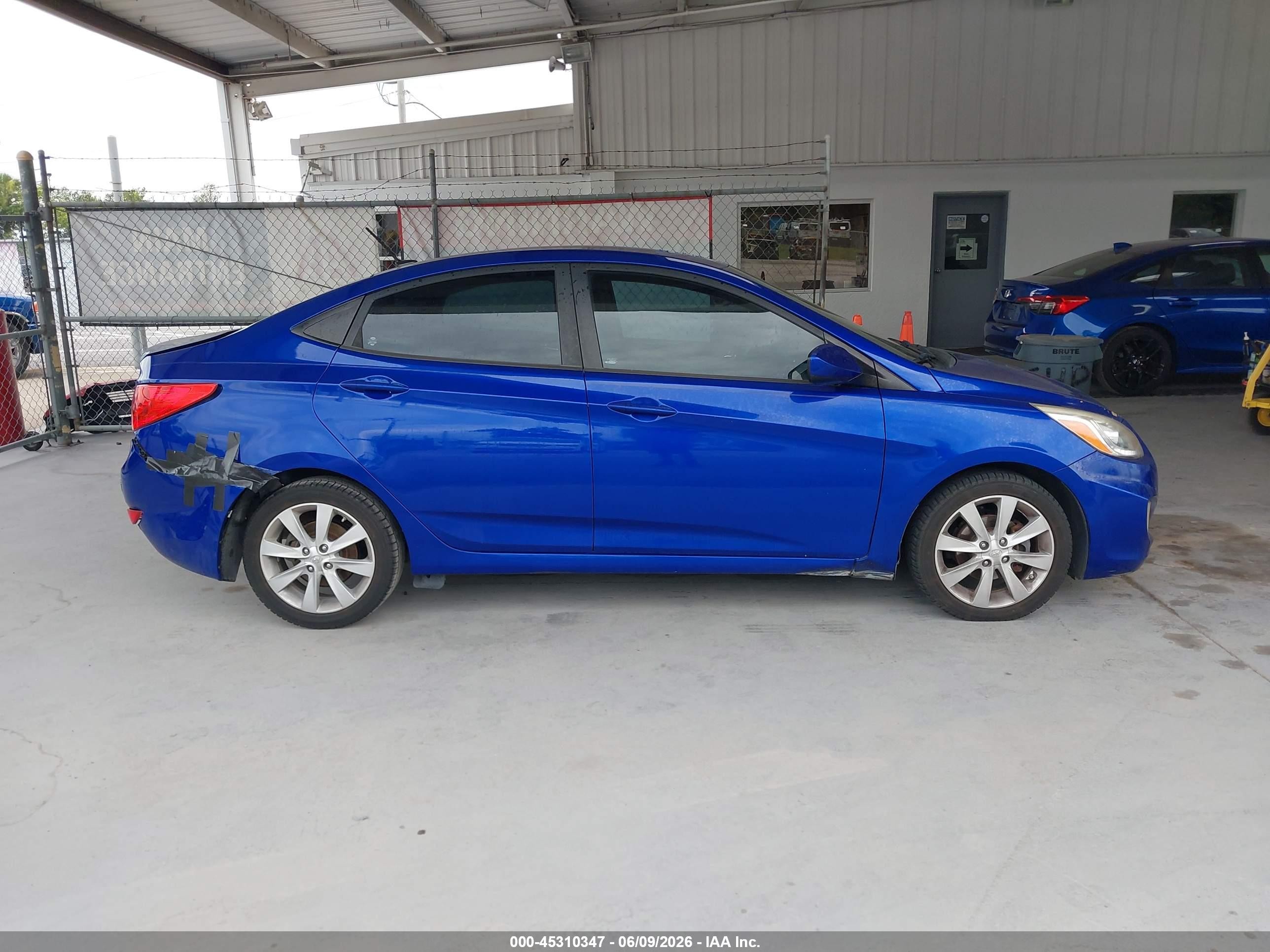 2014 Hyundai Accent Gls Синий vin: KMHCU4AE1EU612027
