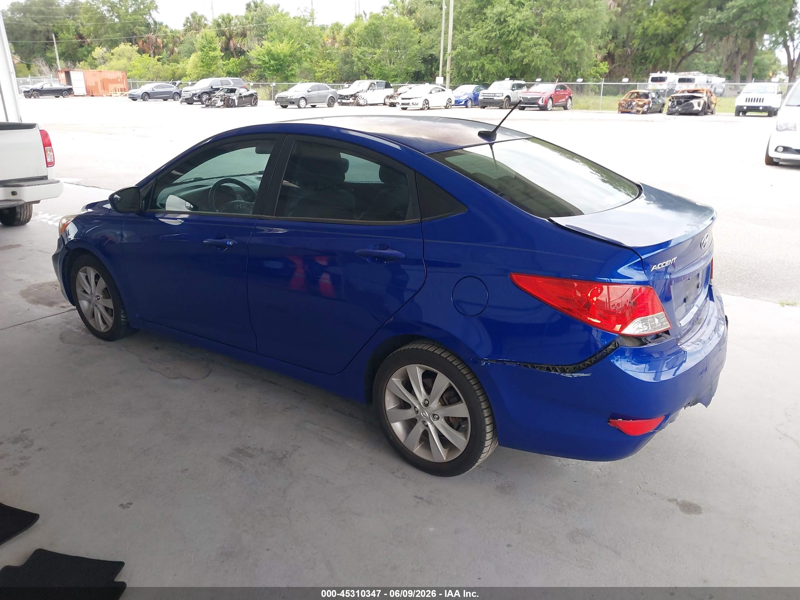 2014 Hyundai Accent Gls Синий vin: KMHCU4AE1EU612027