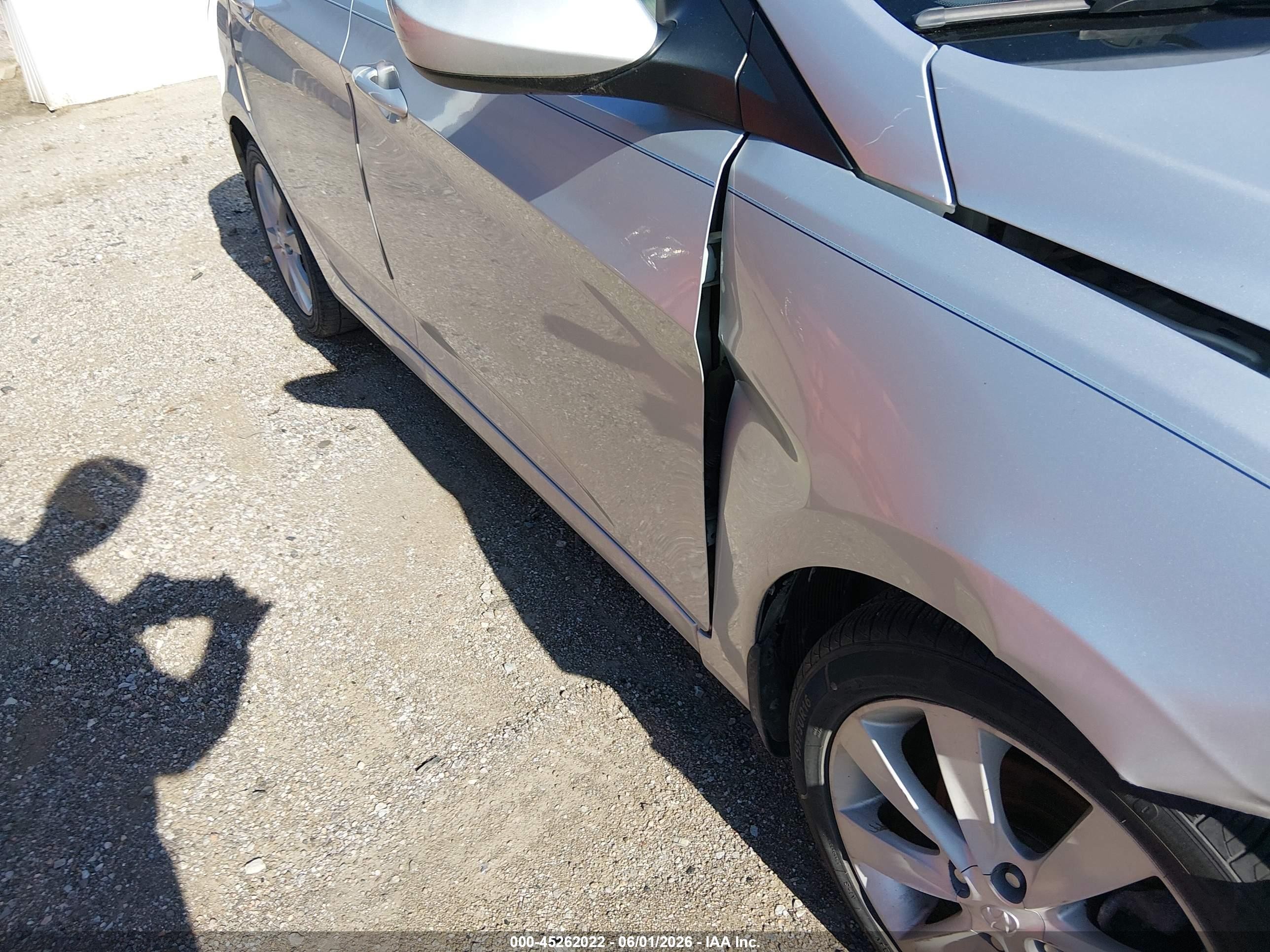 2012 Hyundai Accent Gls Silver vin: KMHCU4AE2CU137579