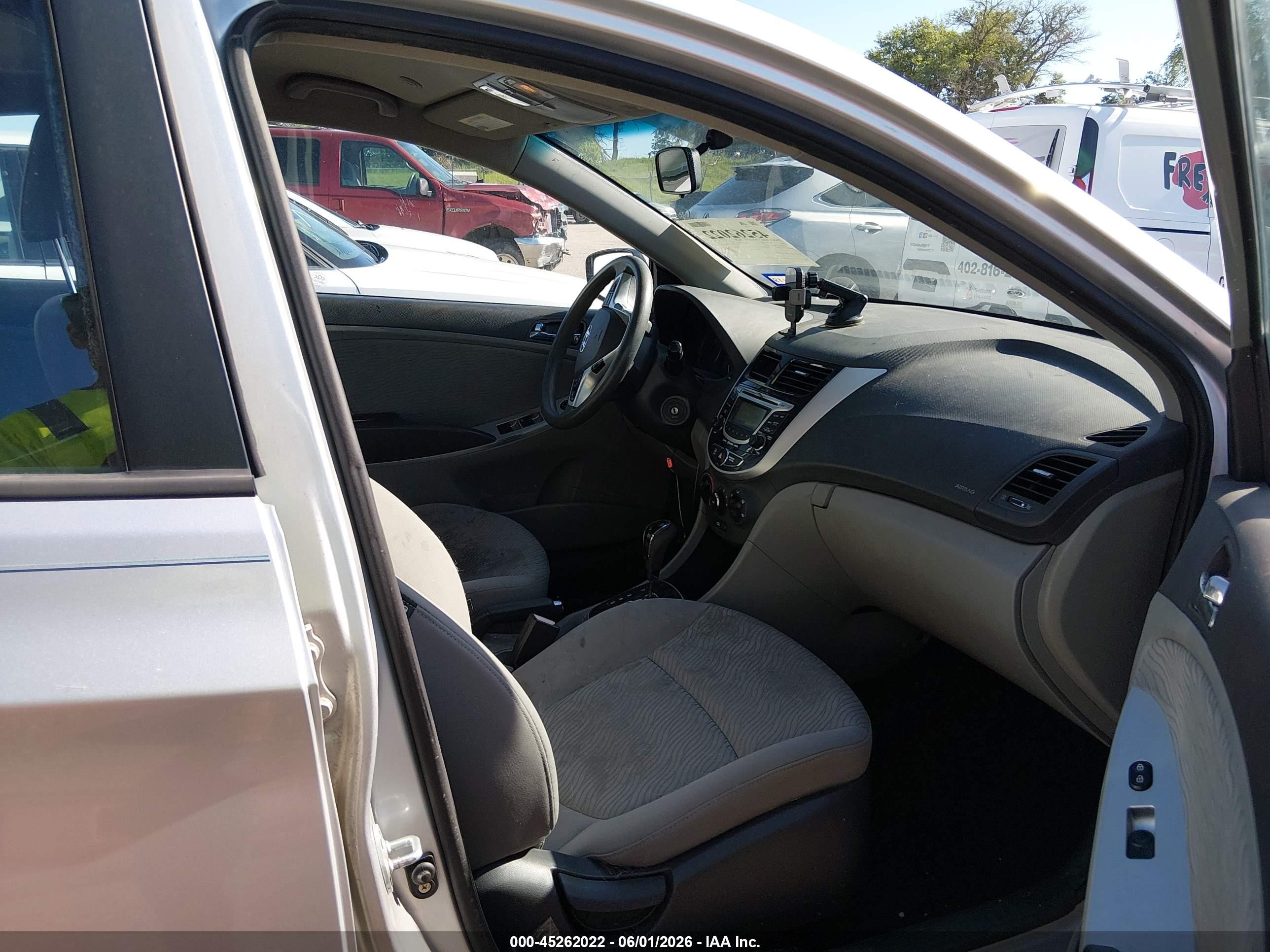 2012 Hyundai Accent Gls Silver vin: KMHCU4AE2CU137579