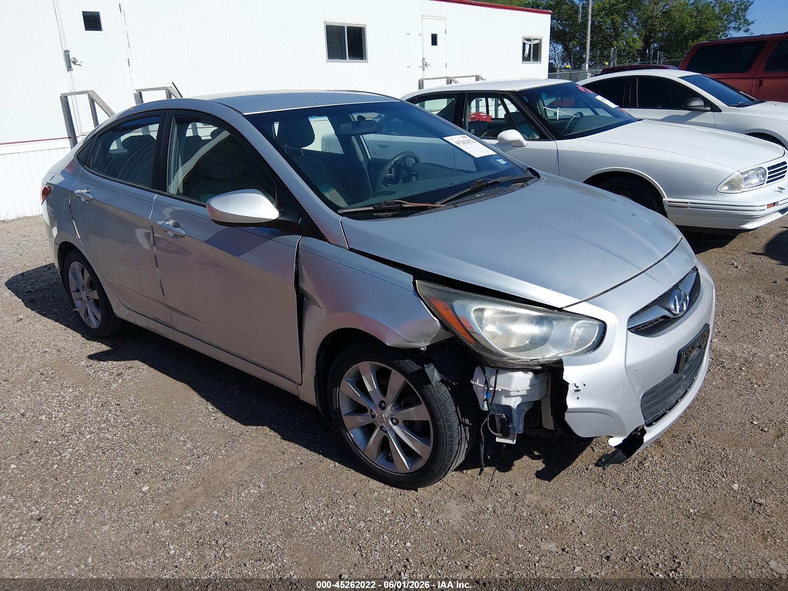 2012 Hyundai Accent Gls Silver vin: KMHCU4AE2CU137579