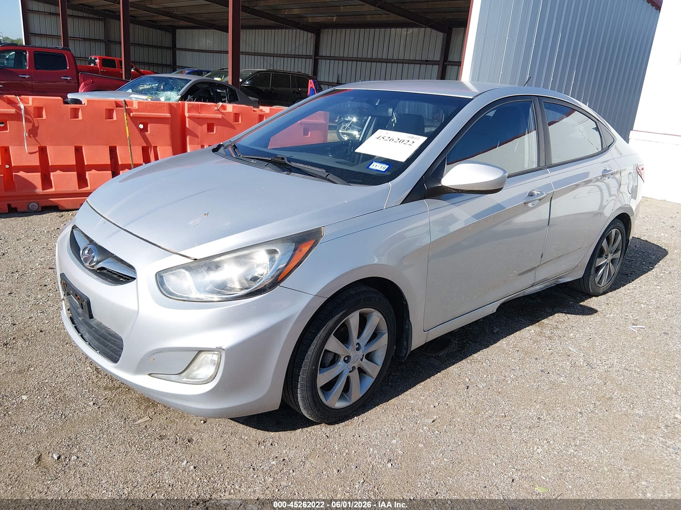 2012 Hyundai Accent Gls Silver vin: KMHCU4AE2CU137579