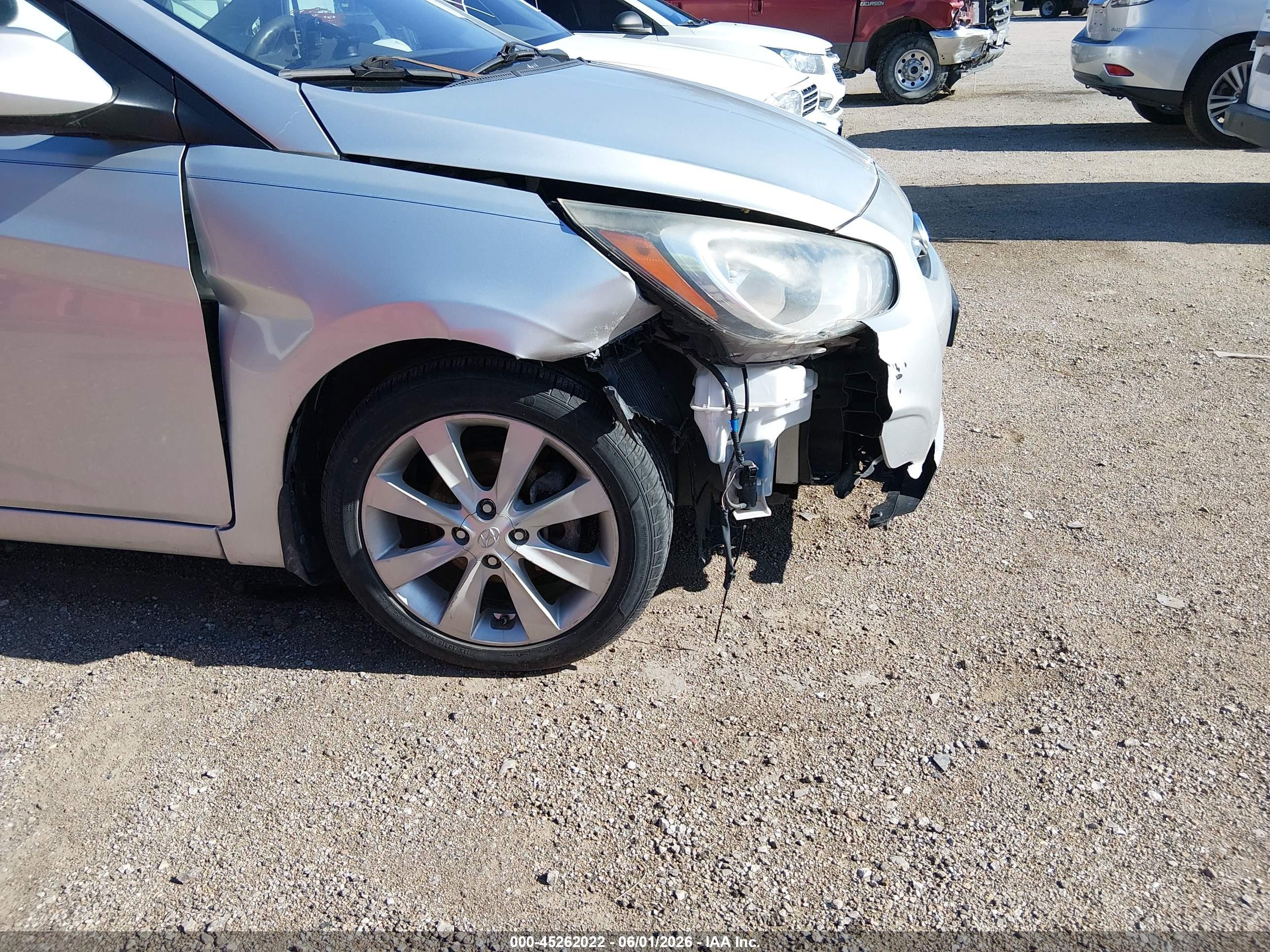 2012 Hyundai Accent Gls Silver vin: KMHCU4AE2CU137579