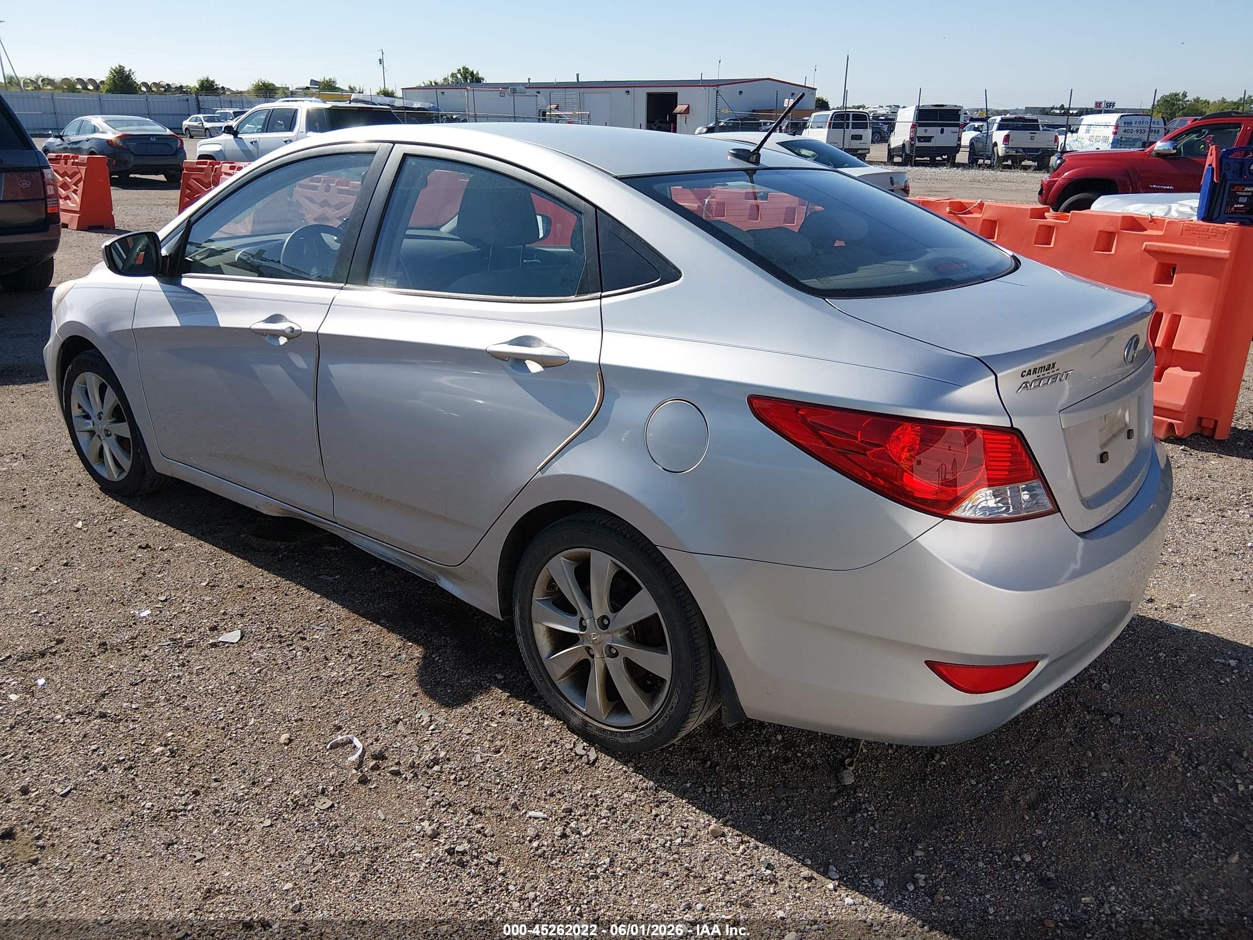 2012 Hyundai Accent Gls Silver vin: KMHCU4AE2CU137579