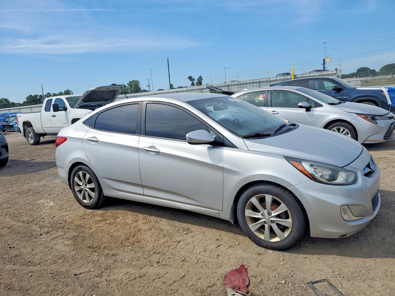 2012 Hyundai Accent Gls Silver vin: KMHCU4AE2CU180755