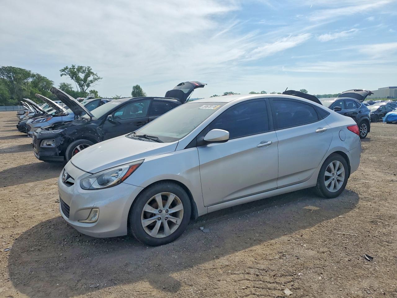 2012 Hyundai Accent Gls Silver vin: KMHCU4AE2CU180755