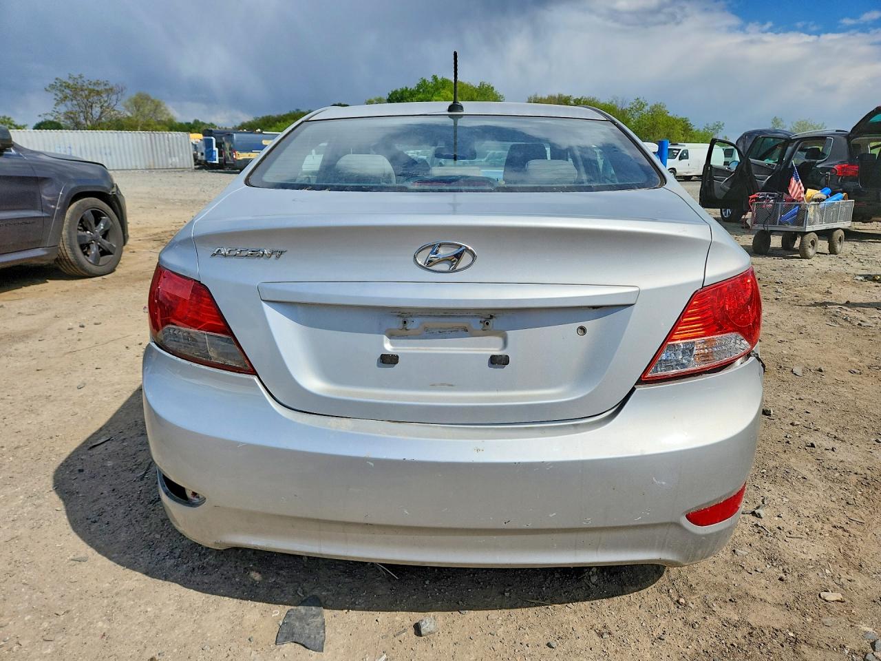 2013 Hyundai Accent Gls Silver vin: KMHCU4AE2DU277018