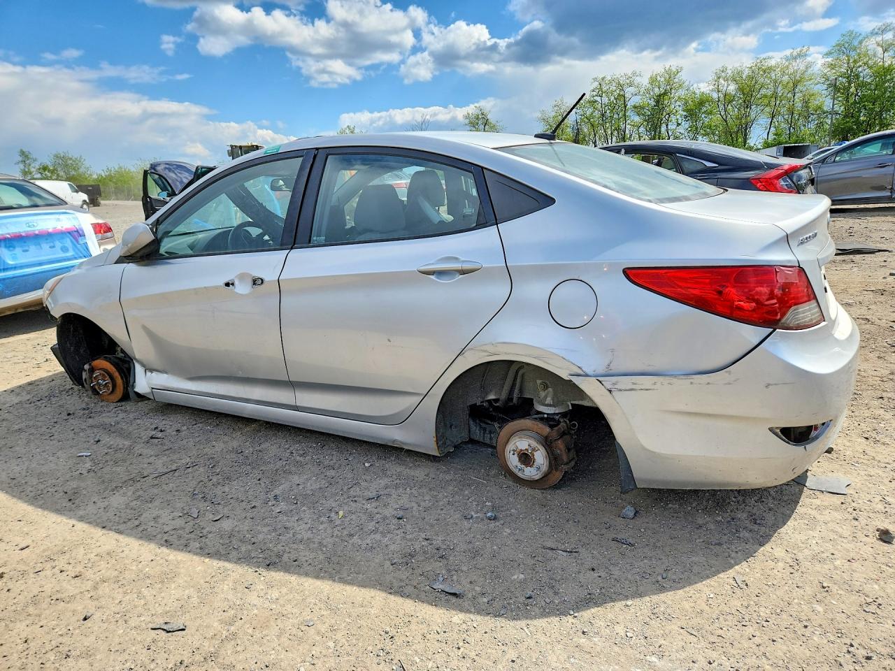 2013 Hyundai Accent Gls Silver vin: KMHCU4AE2DU277018