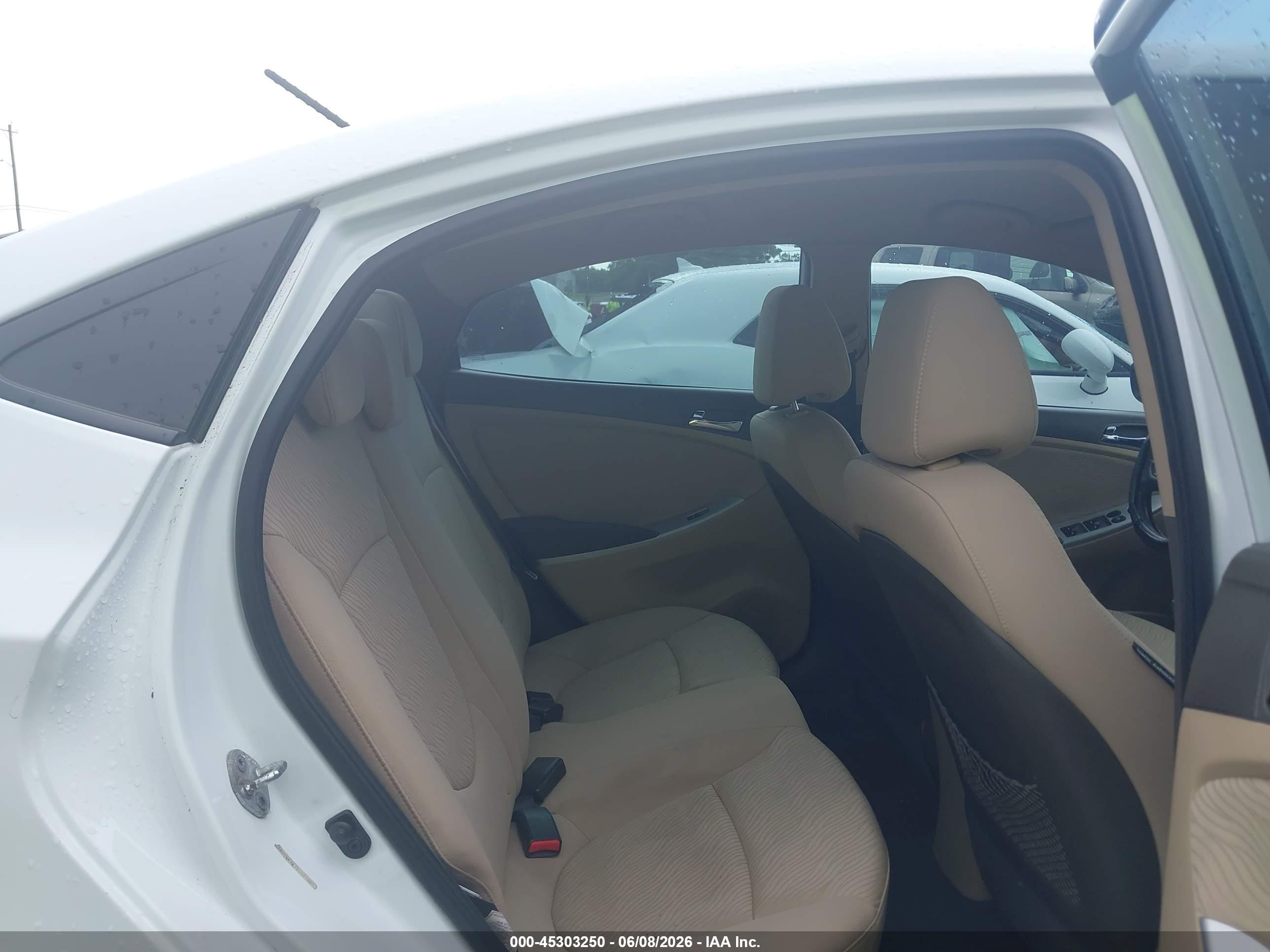 2013 Hyundai Accent Gls White vin: KMHCU4AE2DU381203