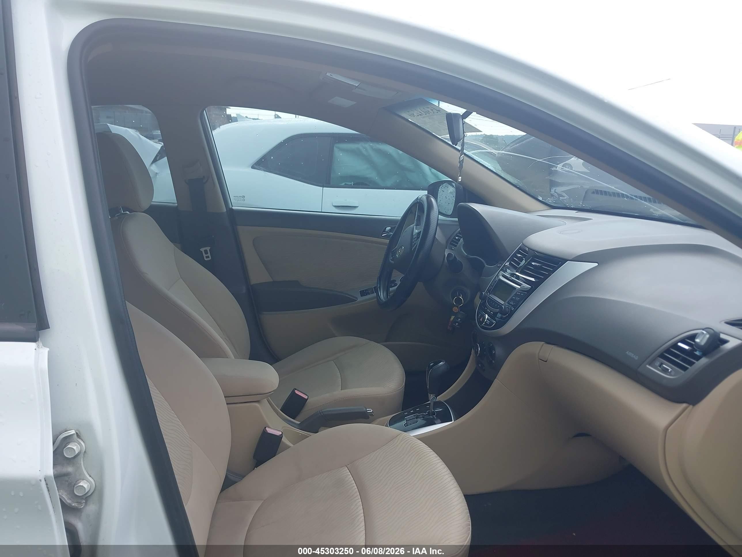 2013 Hyundai Accent Gls White vin: KMHCU4AE2DU381203