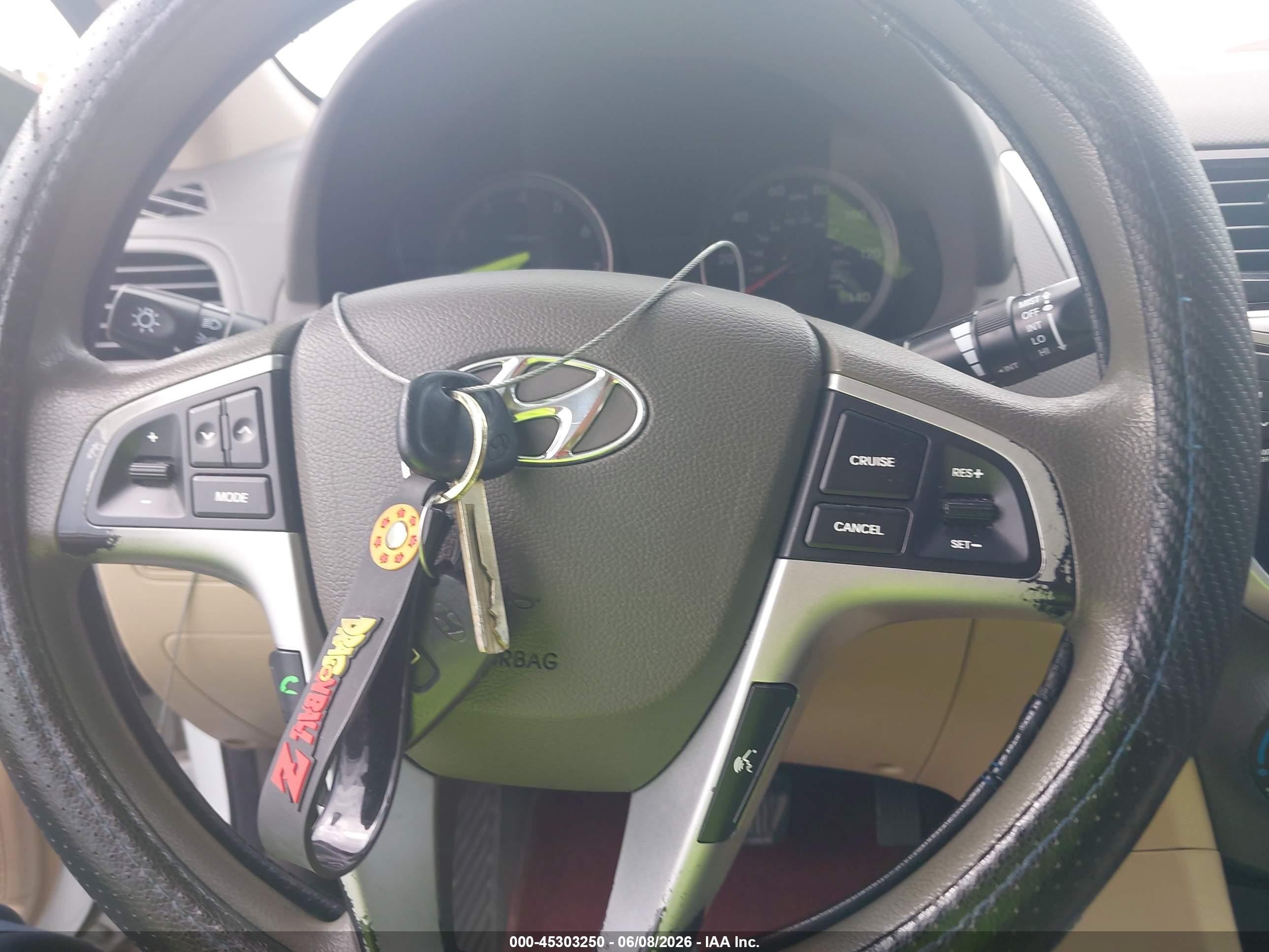 2013 Hyundai Accent Gls White vin: KMHCU4AE2DU381203