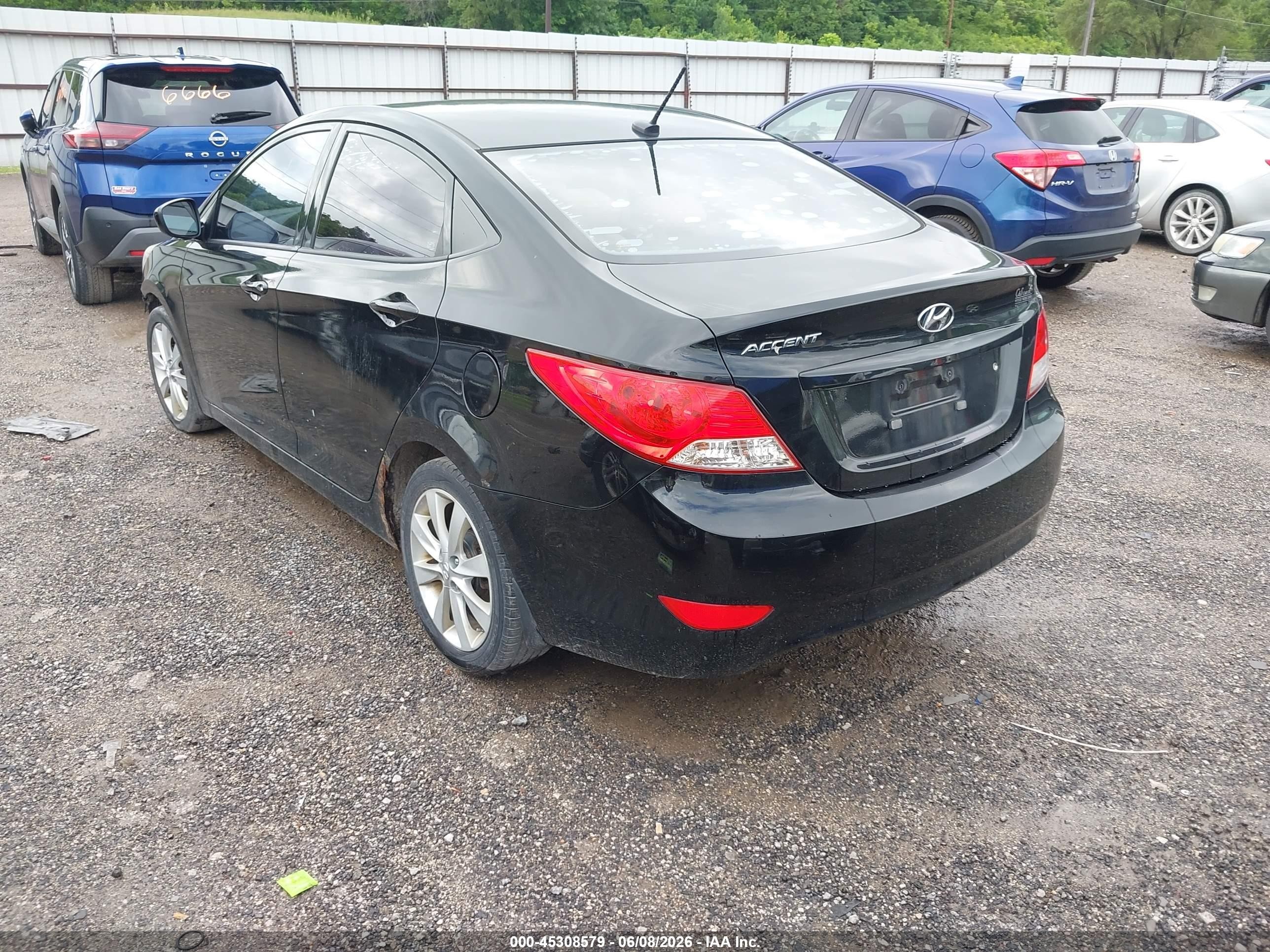 2013 Hyundai Accent Gls Black vin: KMHCU4AE2DU381444