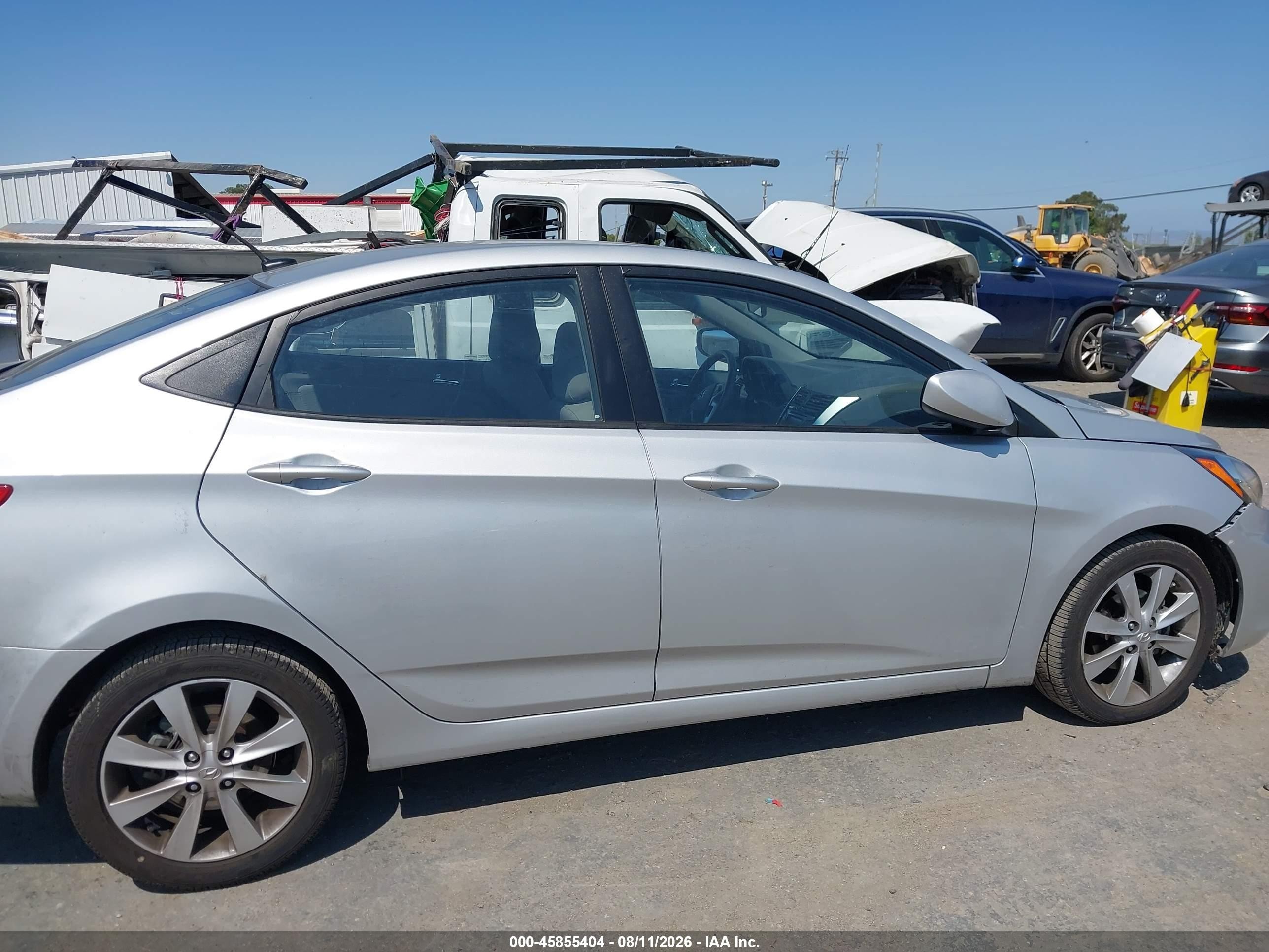 2013 Hyundai Accent Gls Gray vin: KMHCU4AE2DU443425