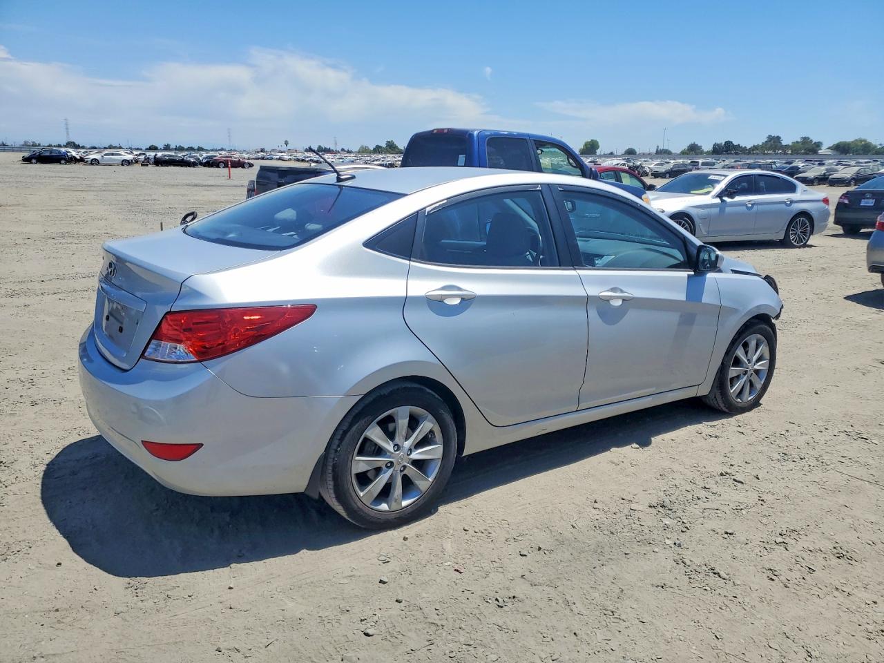 2013 Hyundai Accent Gls Silver vin: KMHCU4AE2DU443473