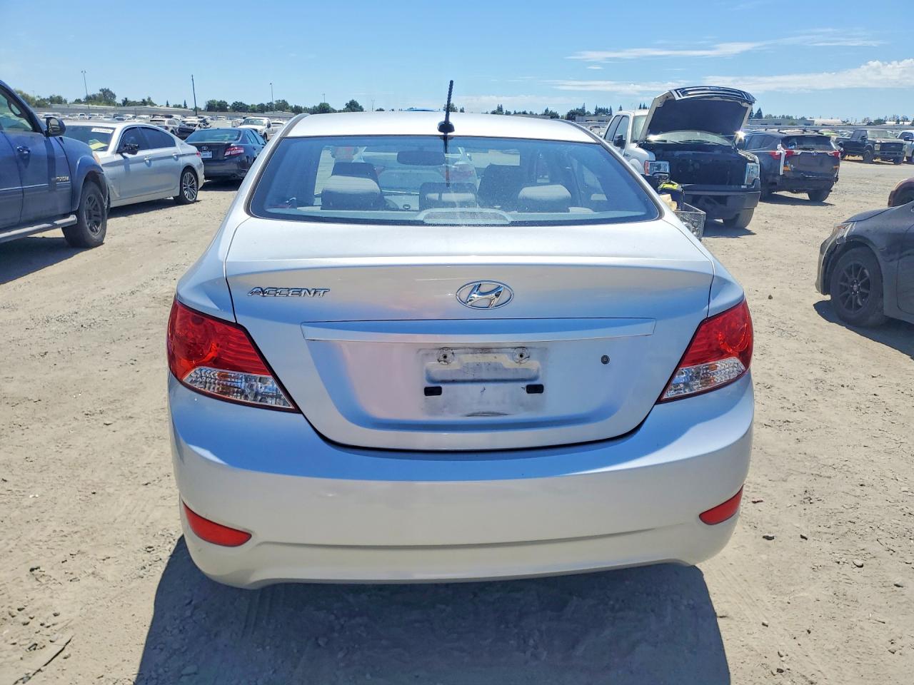 2013 Hyundai Accent Gls Silver vin: KMHCU4AE2DU443473