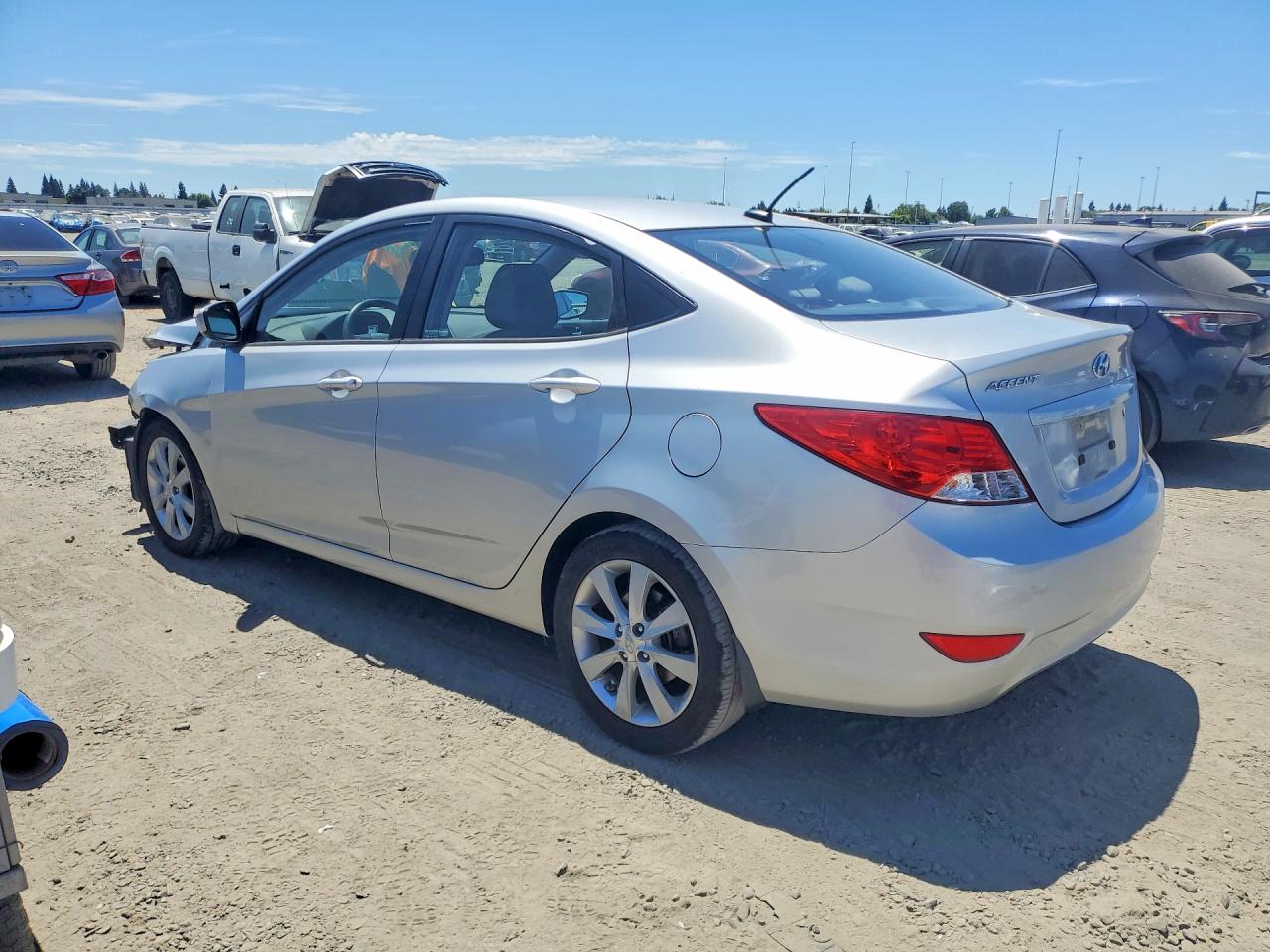 2013 Hyundai Accent Gls Silver vin: KMHCU4AE2DU443473