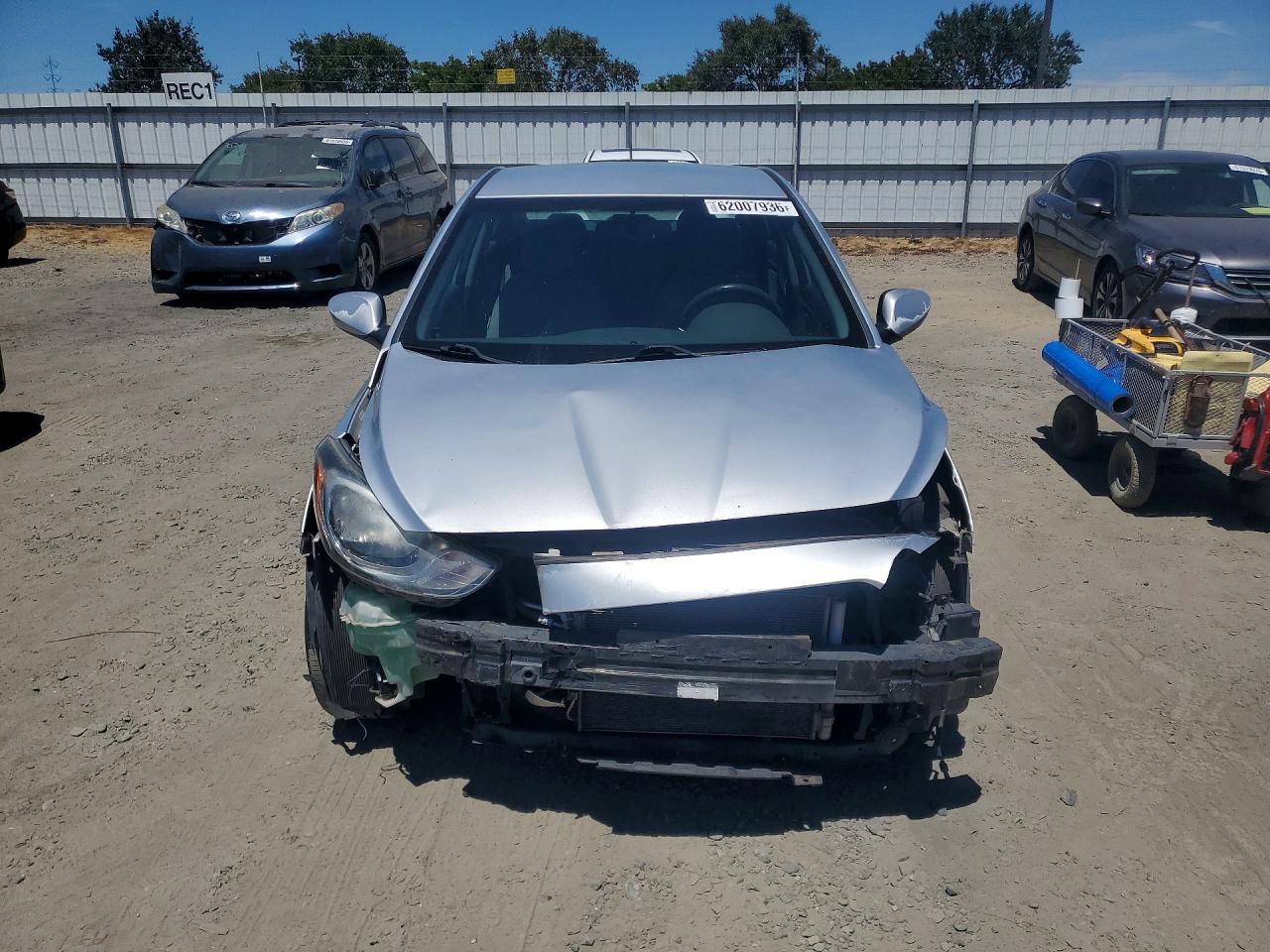 2013 Hyundai Accent Gls Silver vin: KMHCU4AE2DU443473