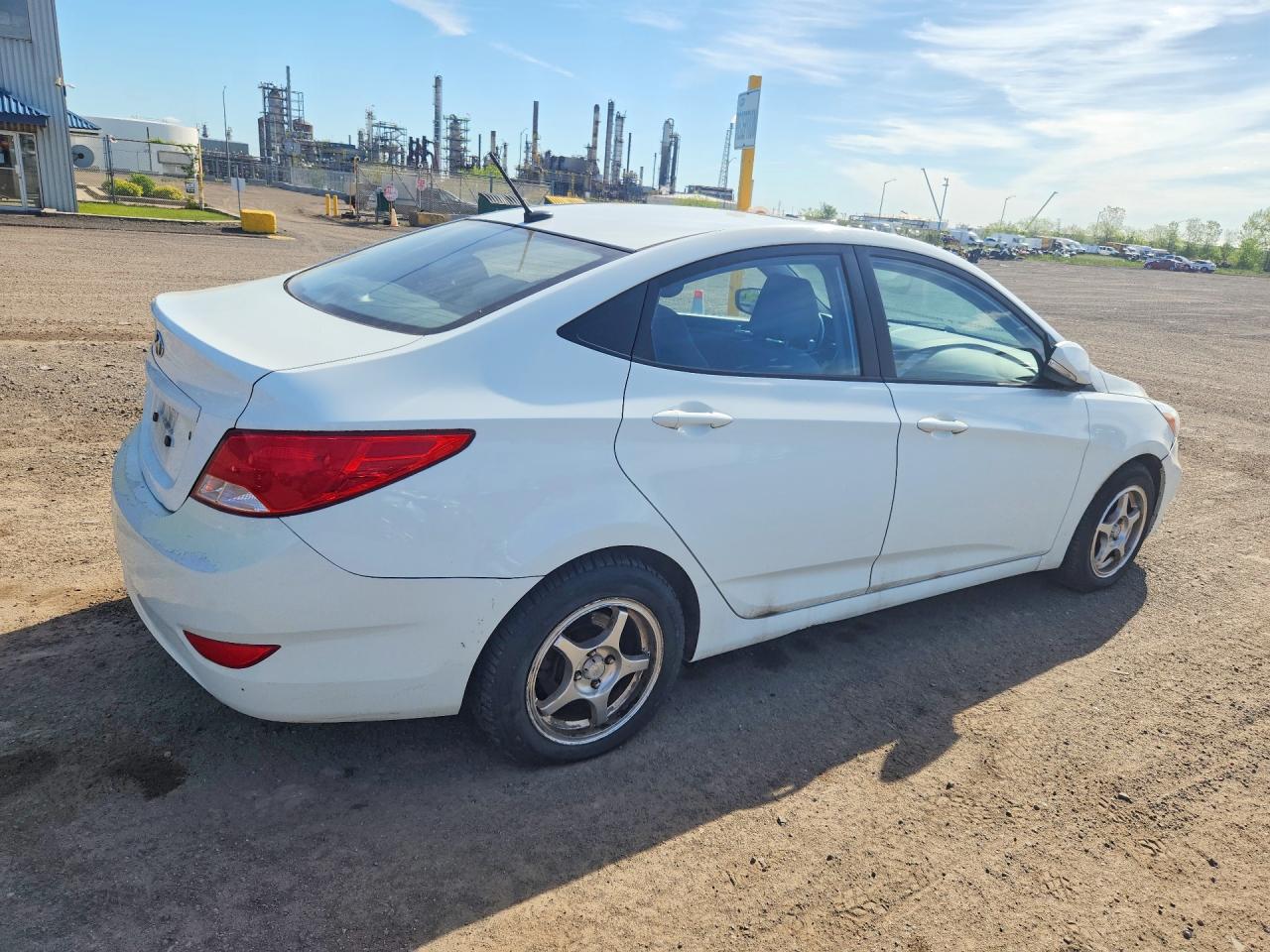 2015 Hyundai Accent Gls White vin: KMHCU4AE2FU894731